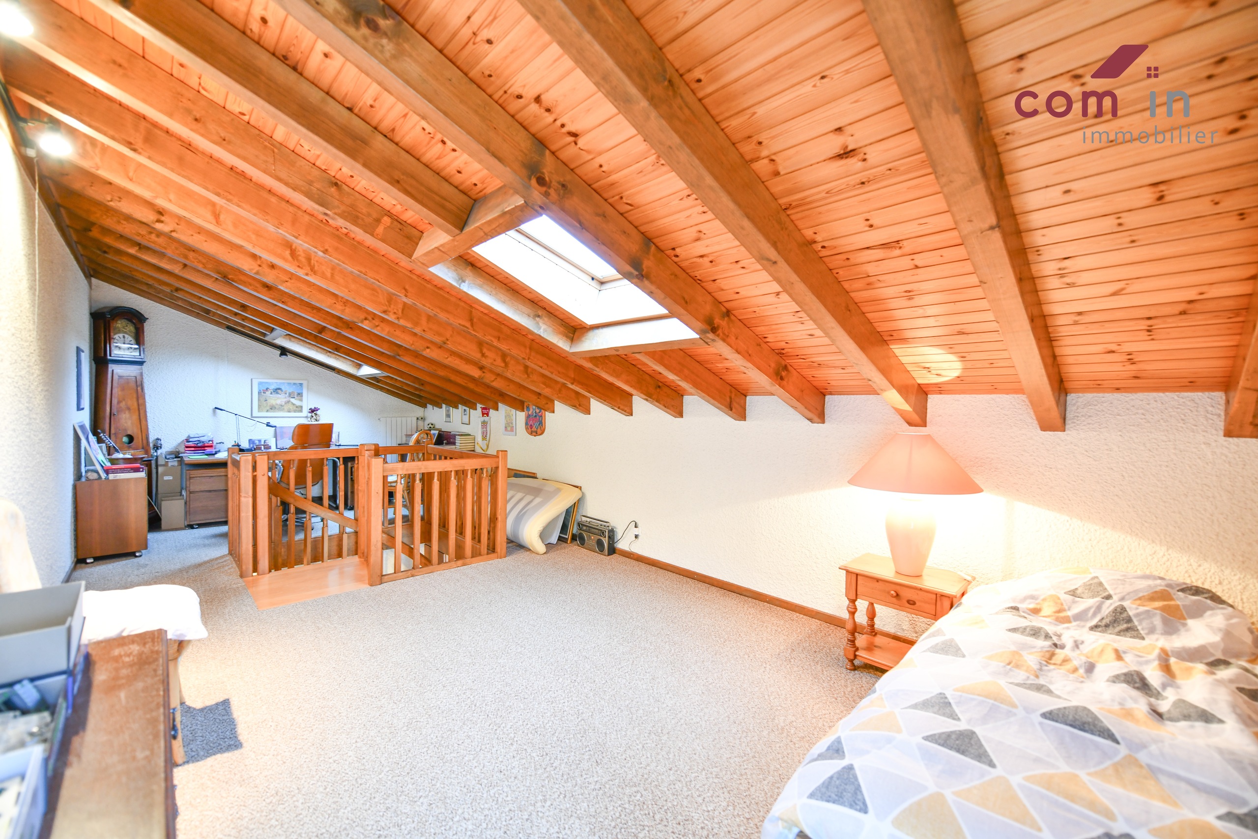 bel espace en mezzanine pour y réaliser une chambre supplémentaire bel espace en mezzanine pour y réaliser une chambre supplémentaire
