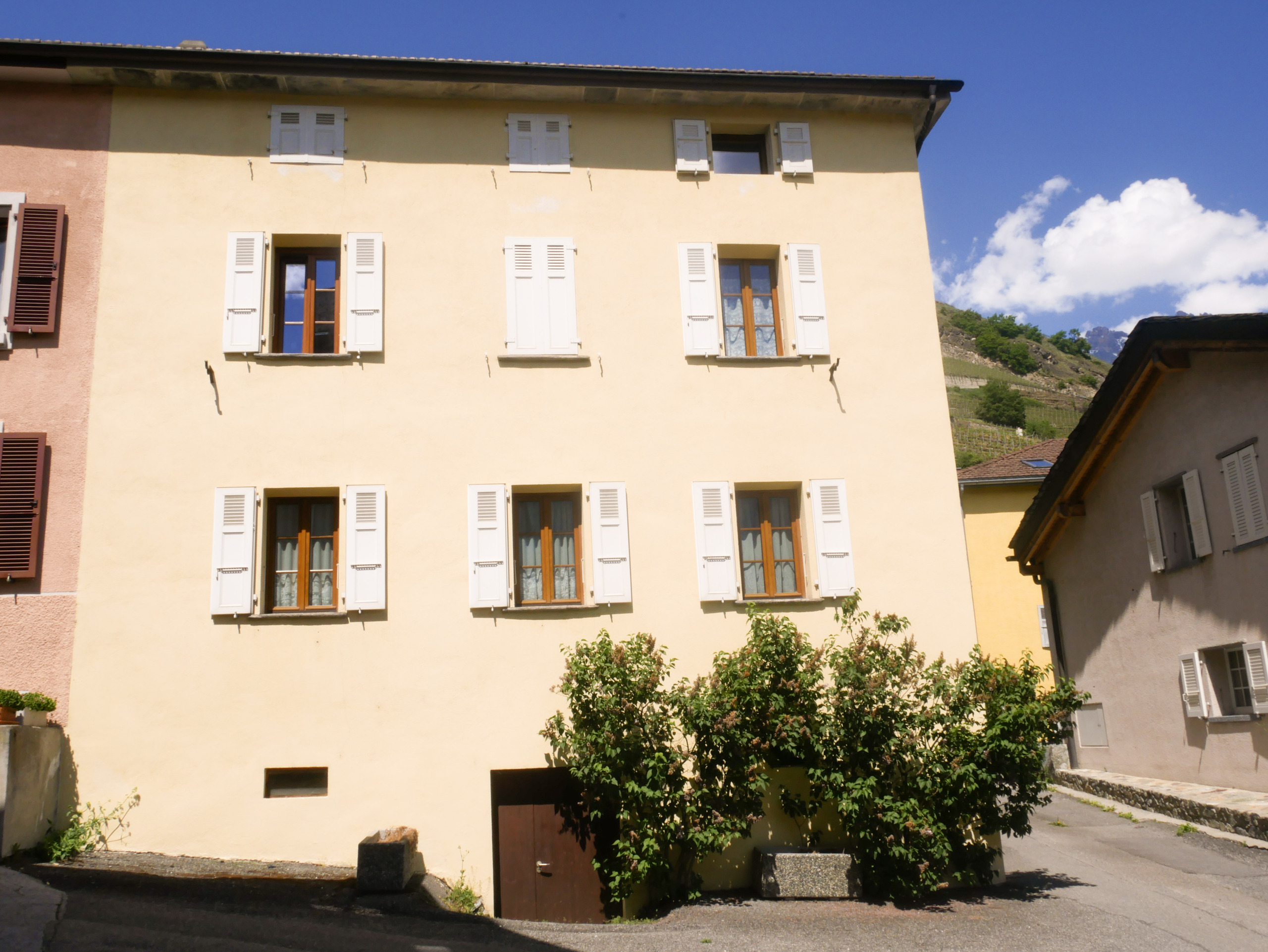 Exterior view 5