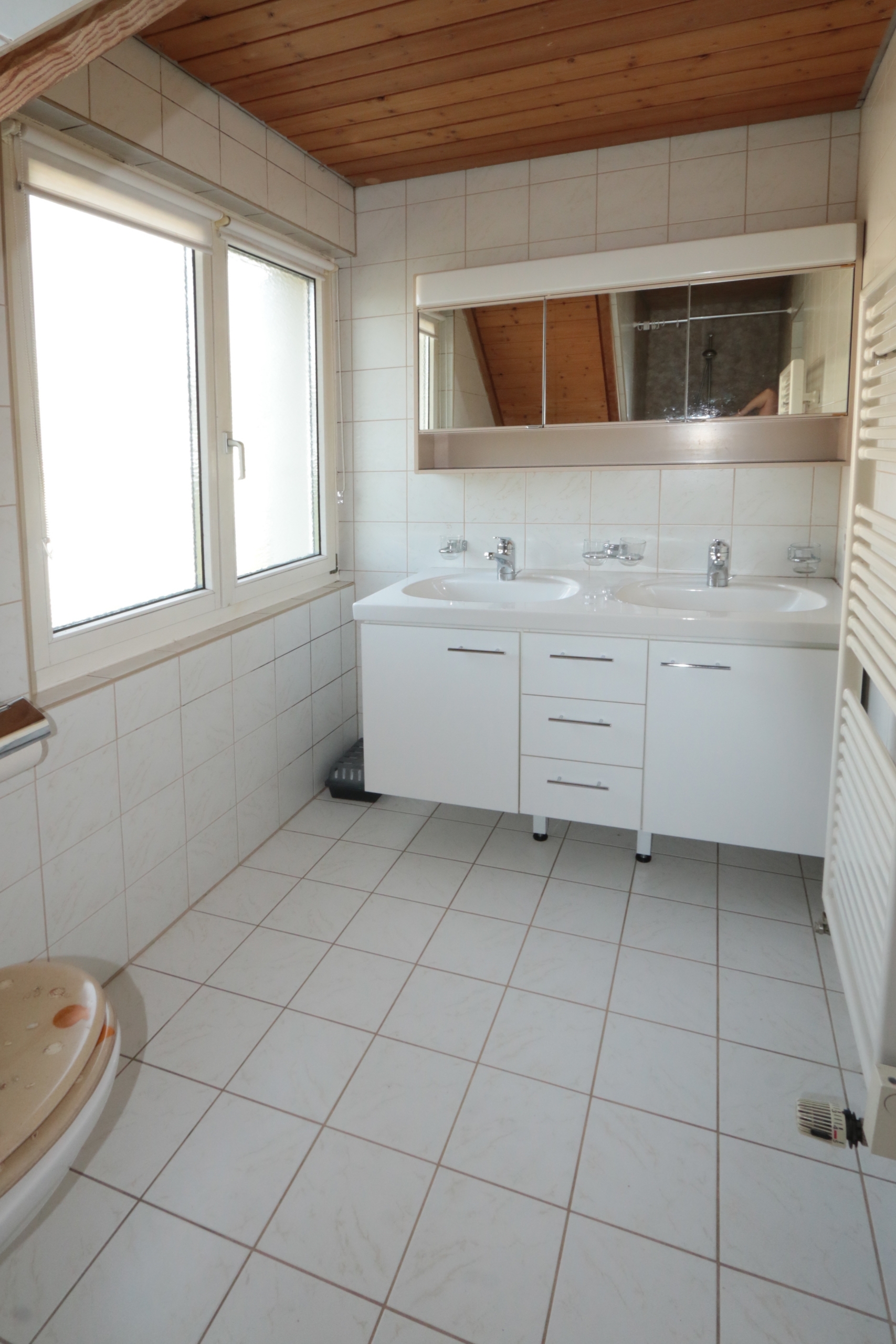 Bad mit Dusche im Obergeschoss Bad mit Dusche im Obergeschoss