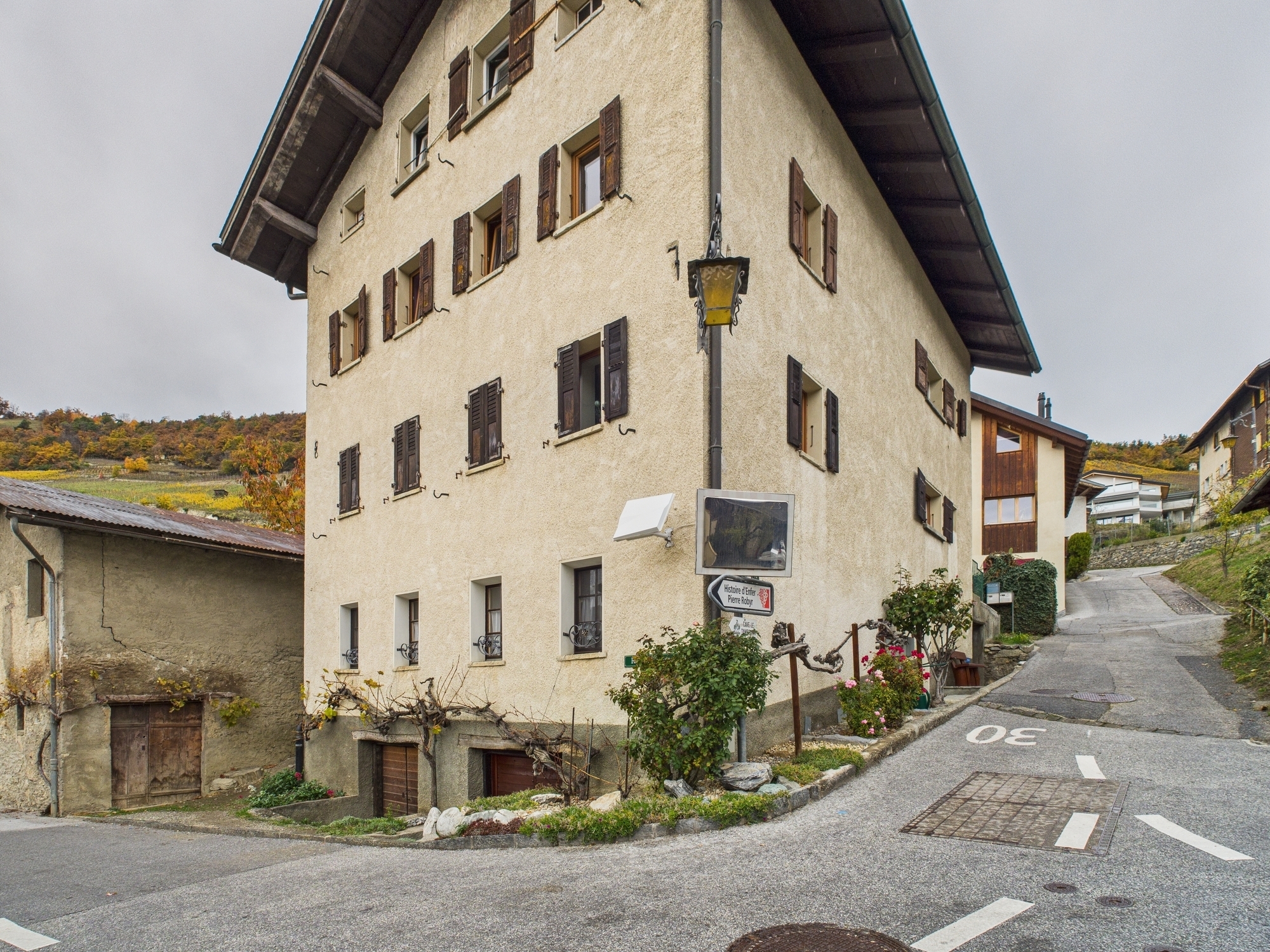 Photo 10