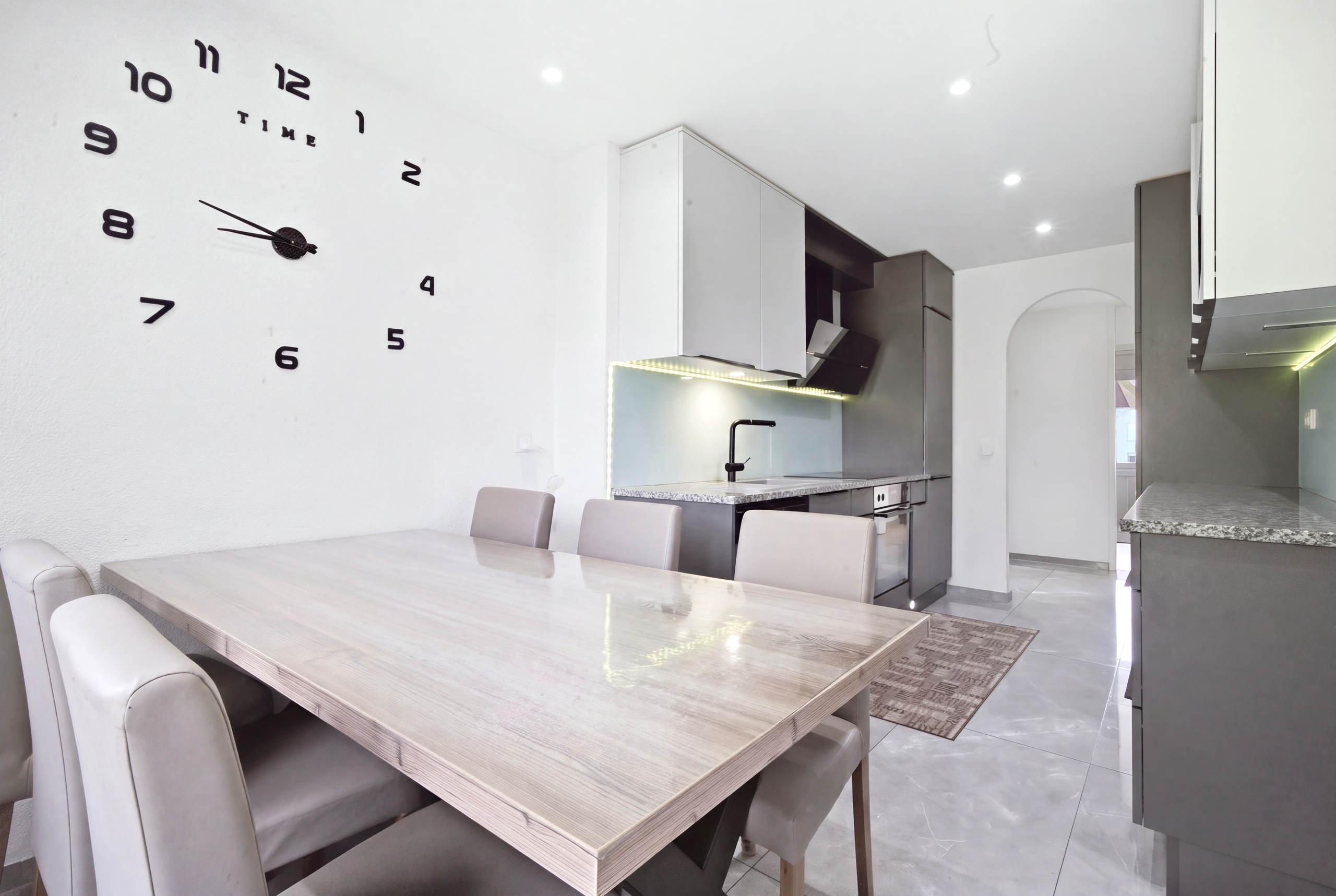 Interior view 6