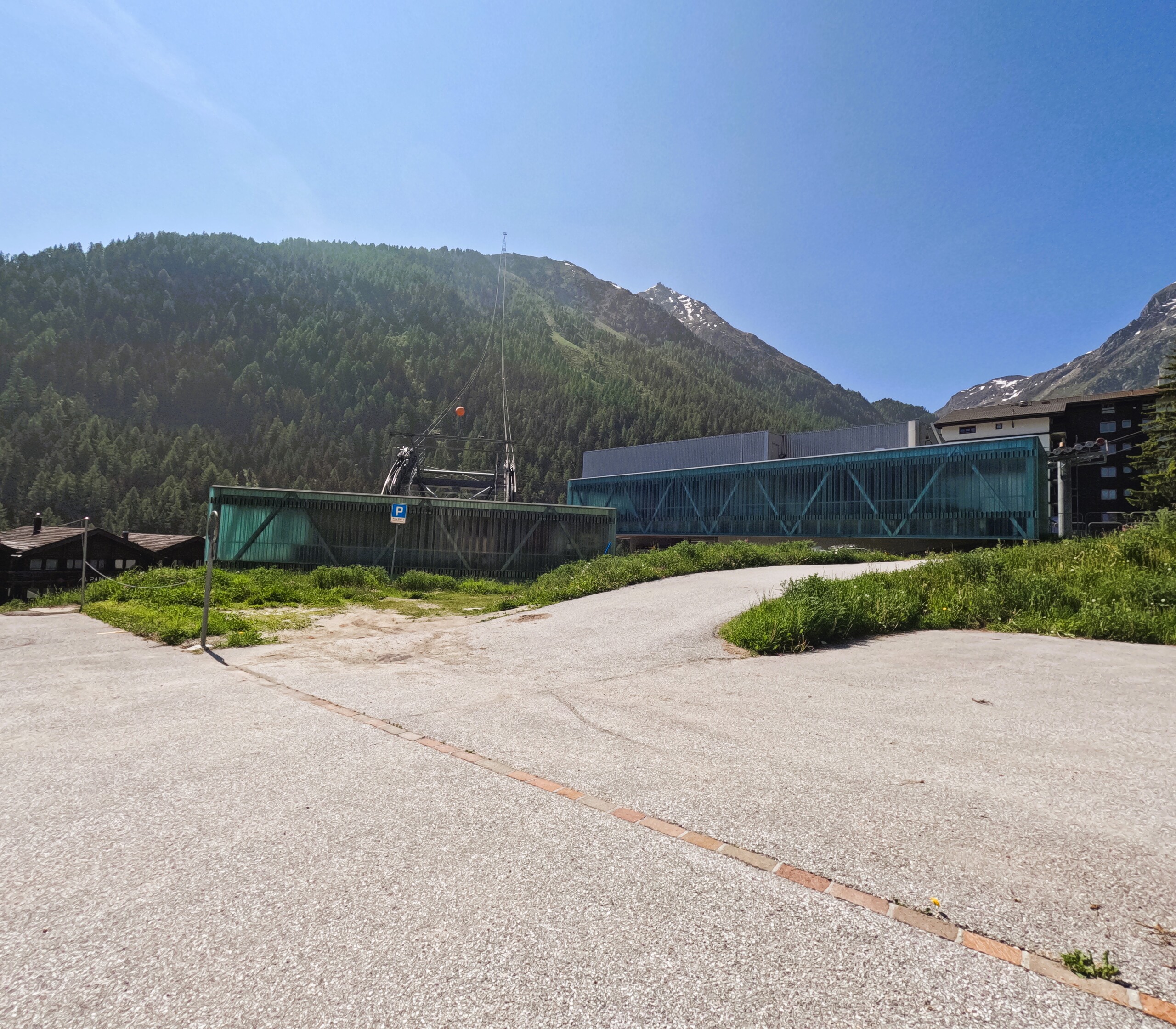 Vue sur la liaison du téléphérique Grimentz-Zinal  Vue sur la liaison du téléphérique Grimentz-Zinal