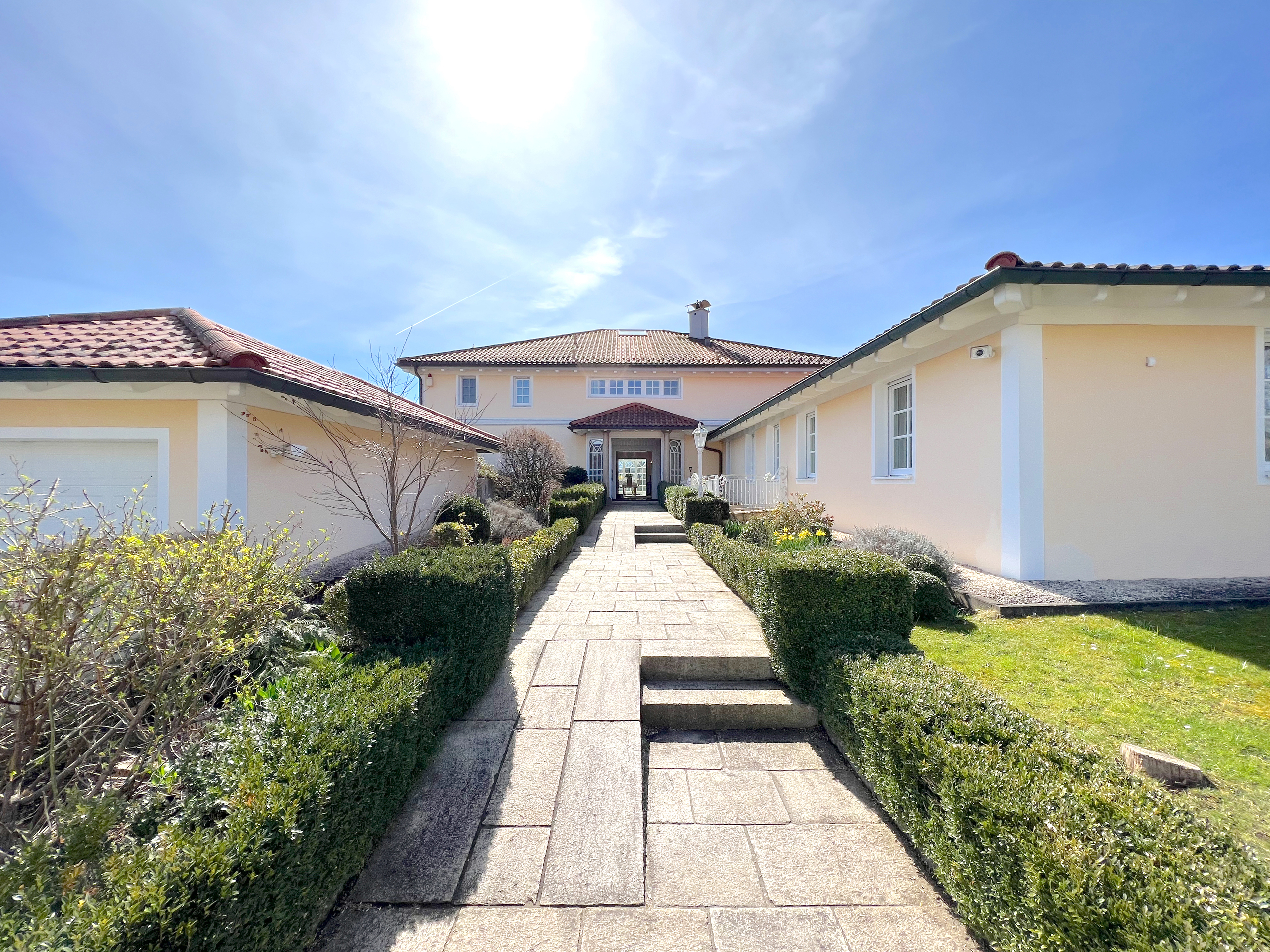 Grosszügig, herrlich hell und gut durchdacht - das Wohnkonzept dieser Liegenschaft. 