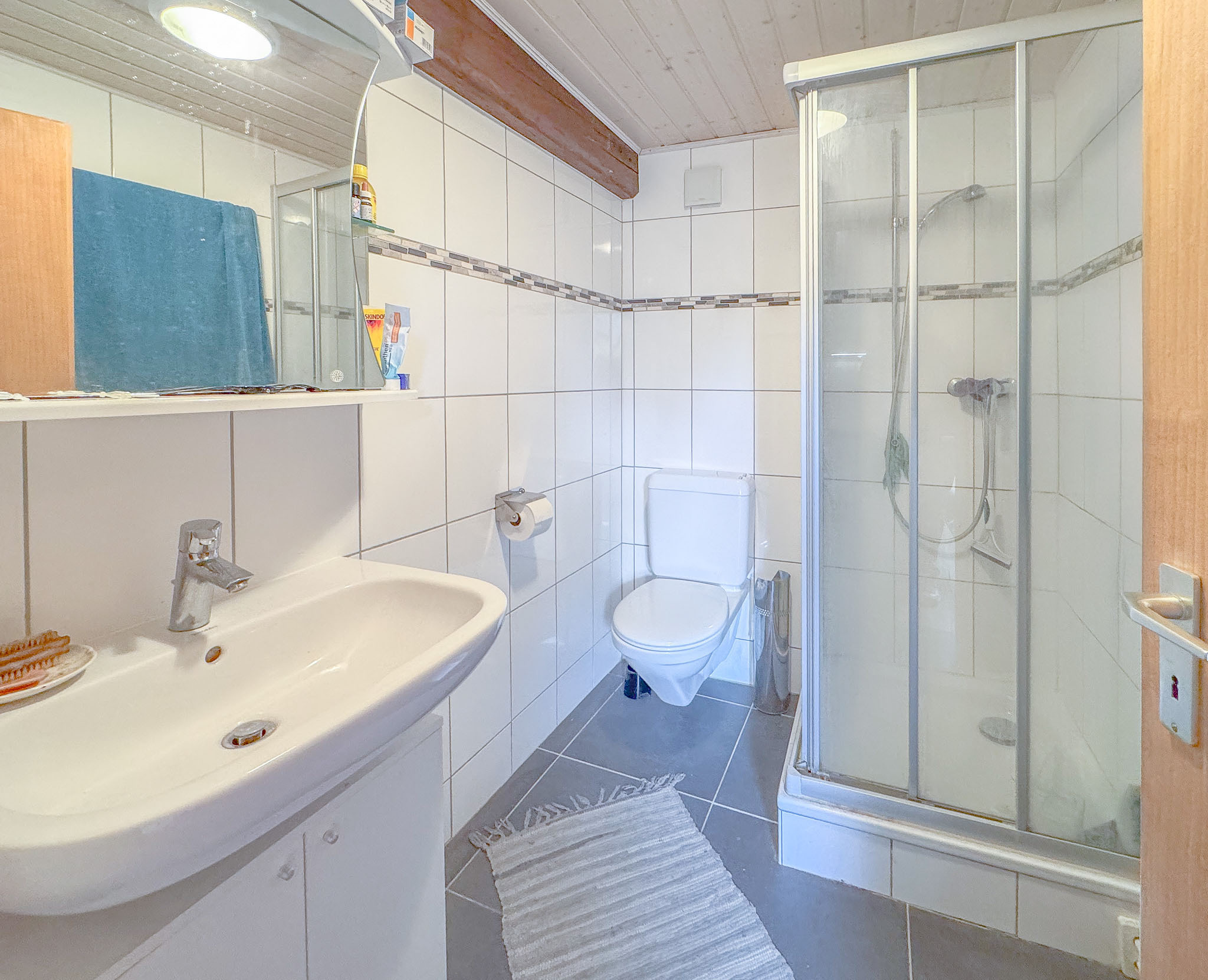 Loft dans les combles - salle d'eau  Loft dans les combles - salle d'eau