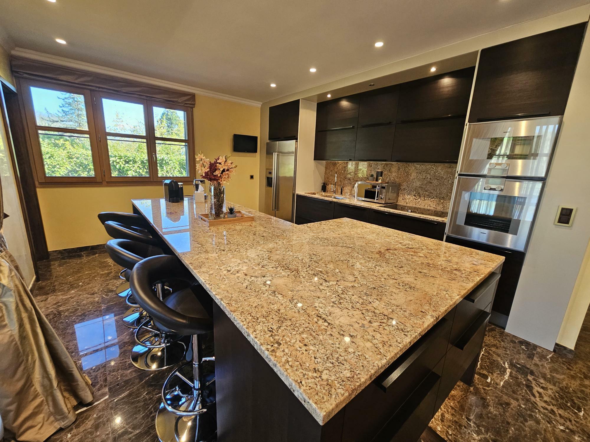 Interior view 8