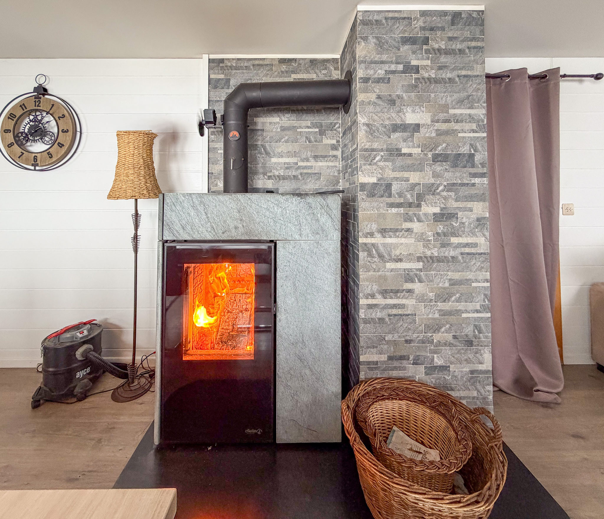 Rez-de-chaussée - Poêle Rez-de-chaussée - Poêle