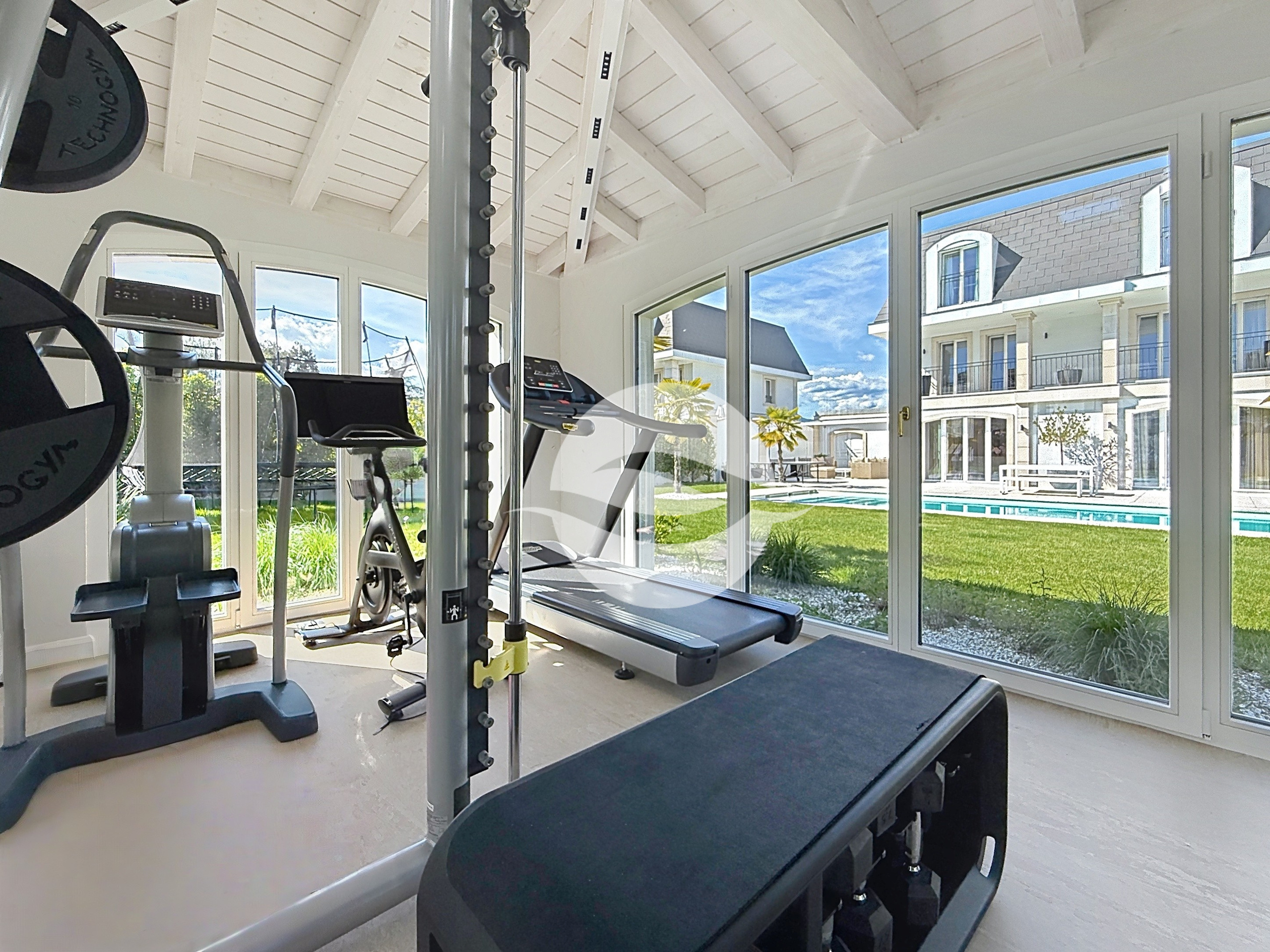 Annexe aménagée en salle de sport