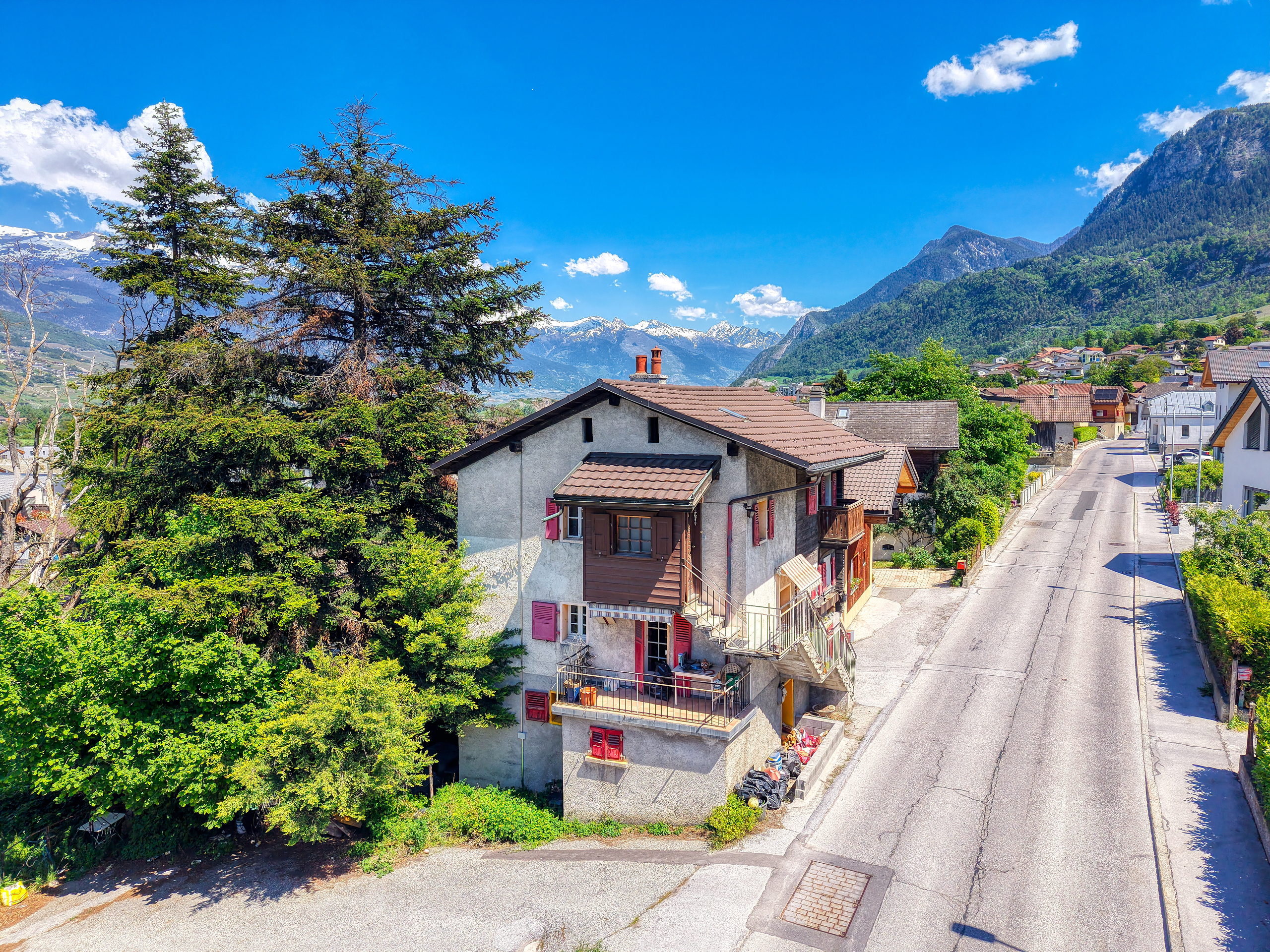Gebäude mit 3 Wohnungen in Réchy