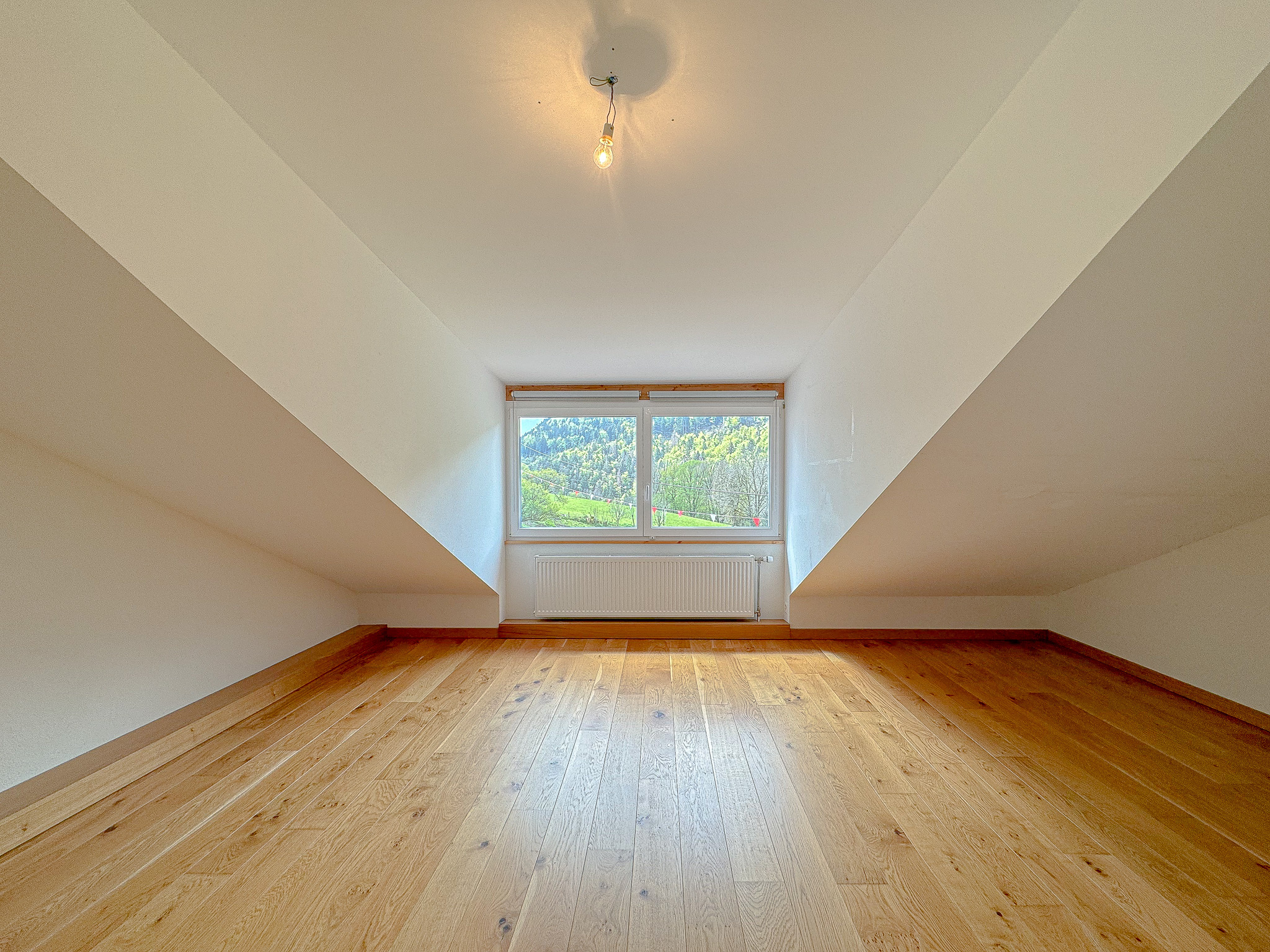 Duplex de 6 pces  - chambre no 4 dans les combles Duplex de 6 pces  - chambre no 4 dans les combles