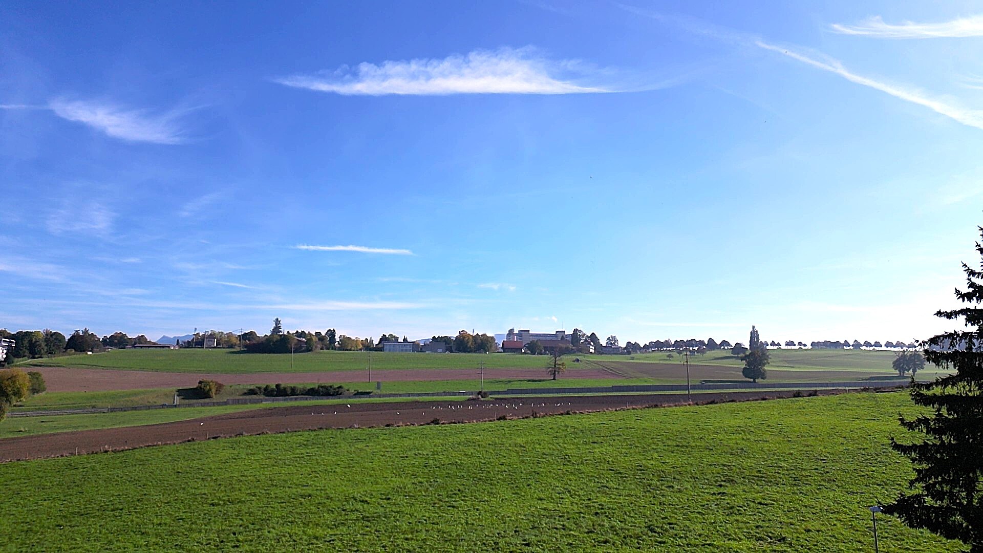 Vue depuis le 2éme étage Vue depuis le 2éme étage