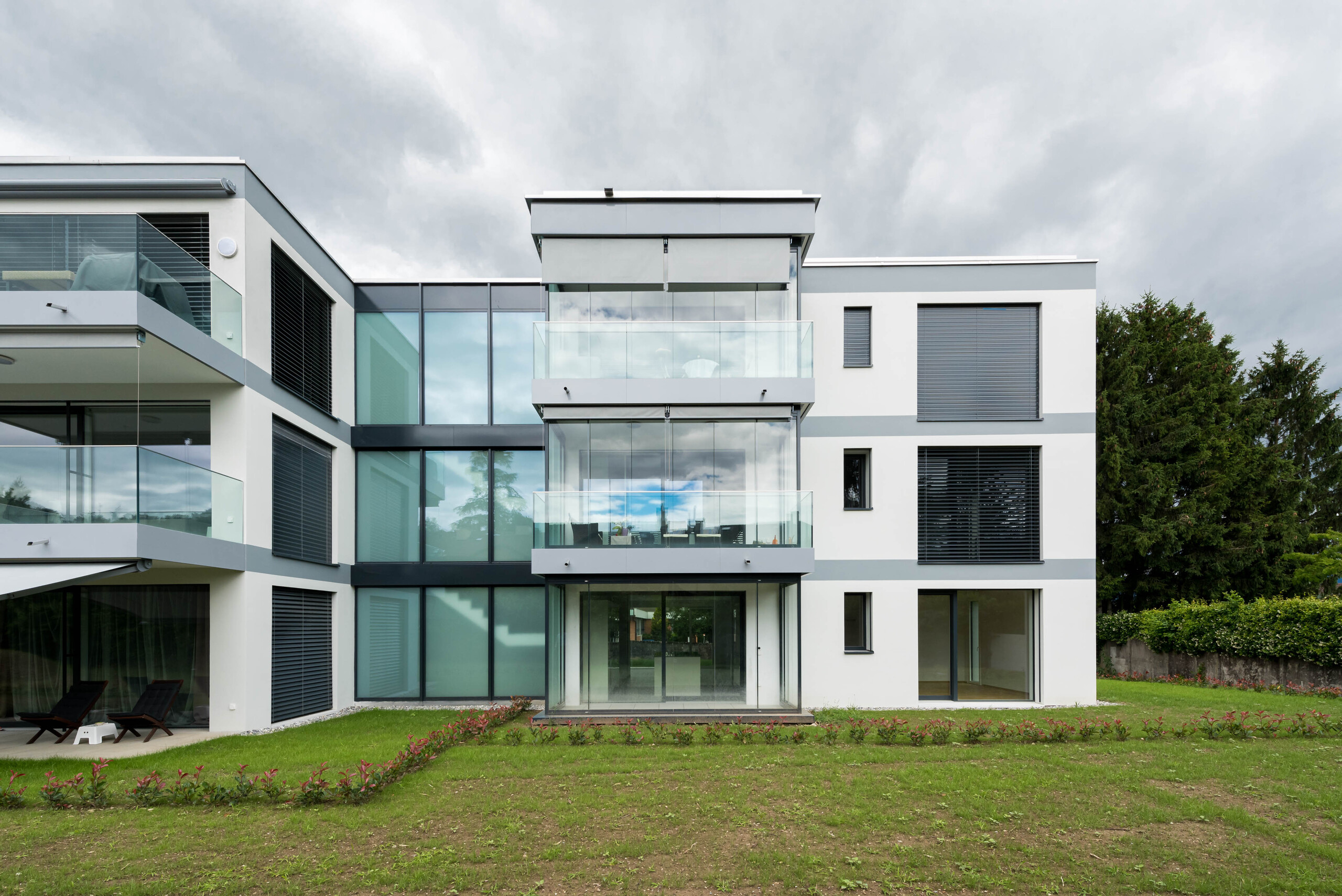 Exterior view 2