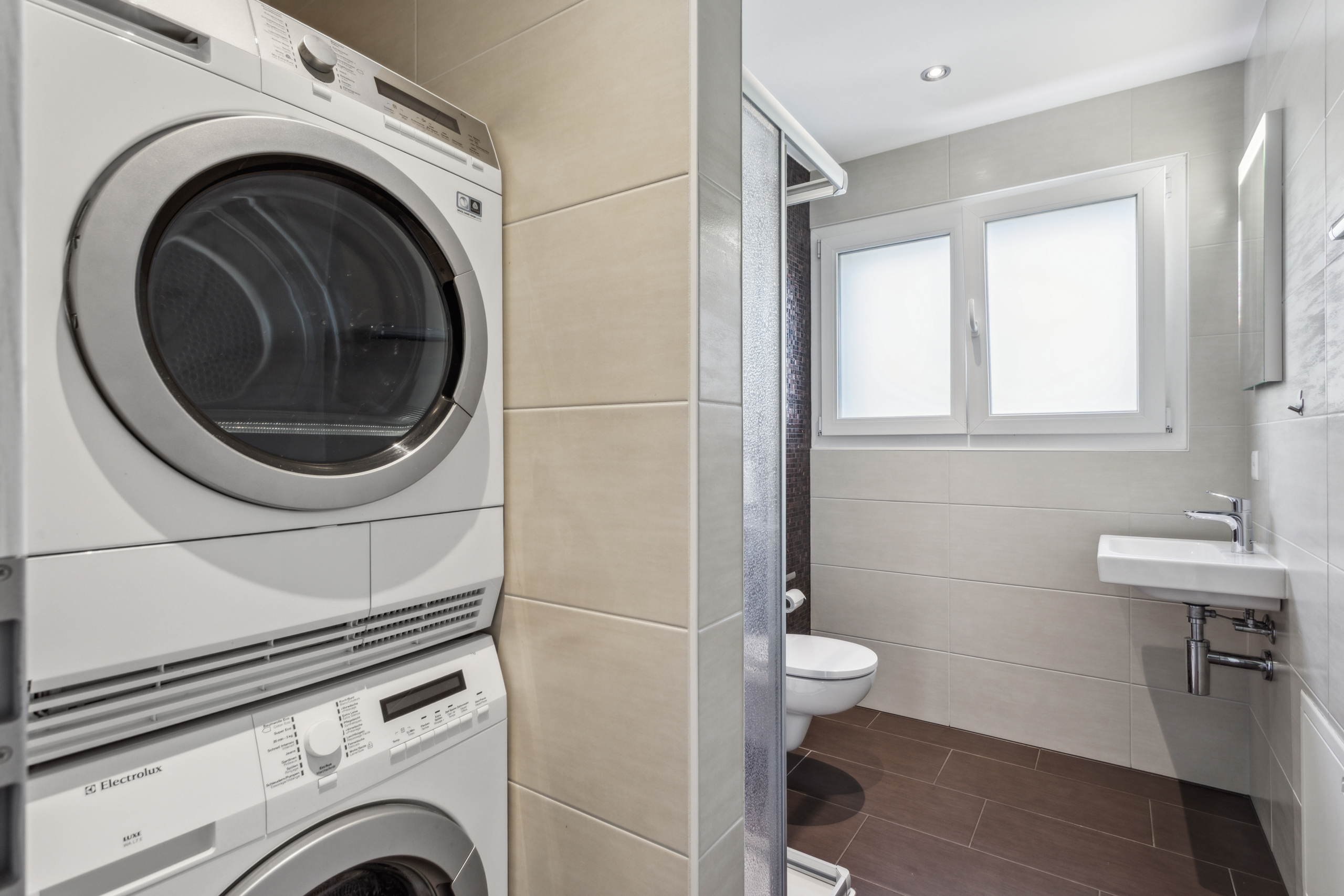 Duschraum und Waschsäule Duschraum und Waschsäule