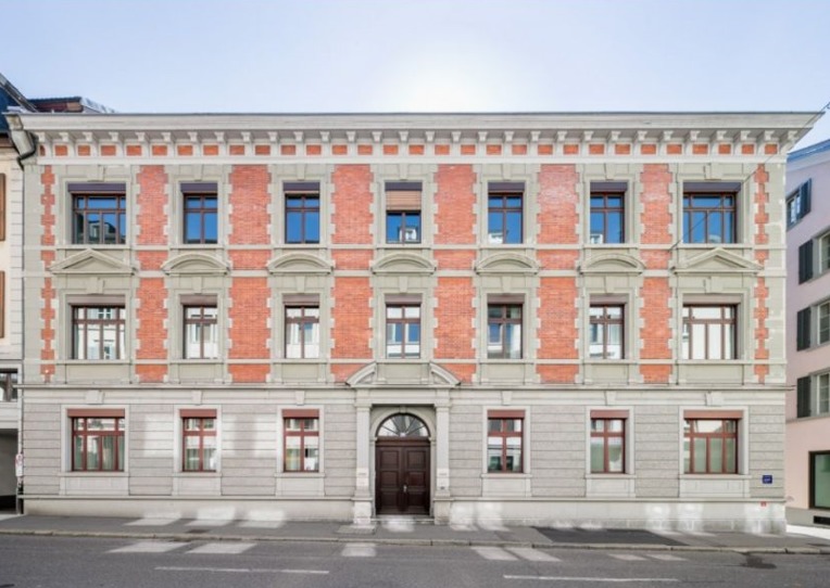 Fassadenfront / Eingangsbereich