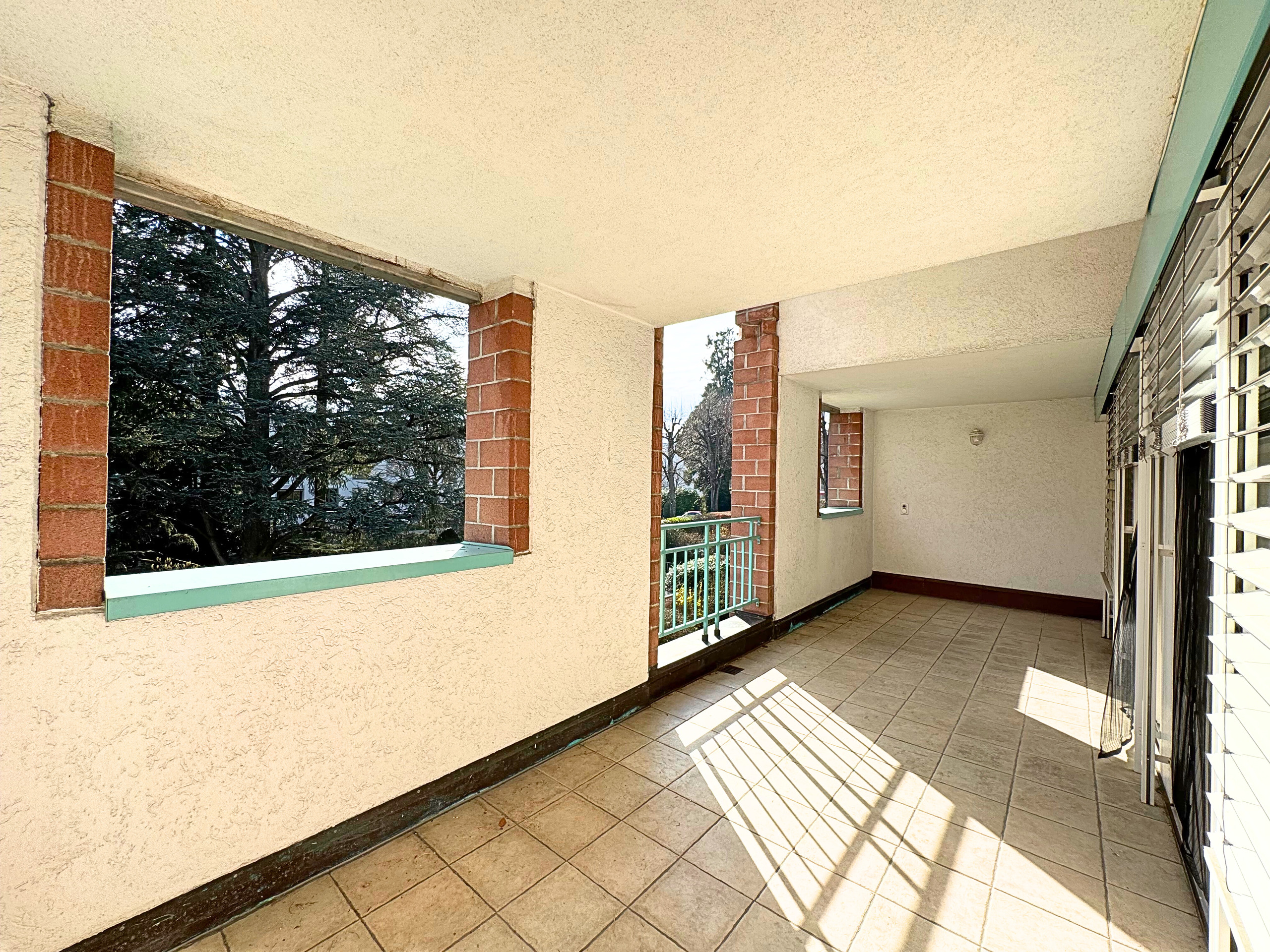 Exterior view 6