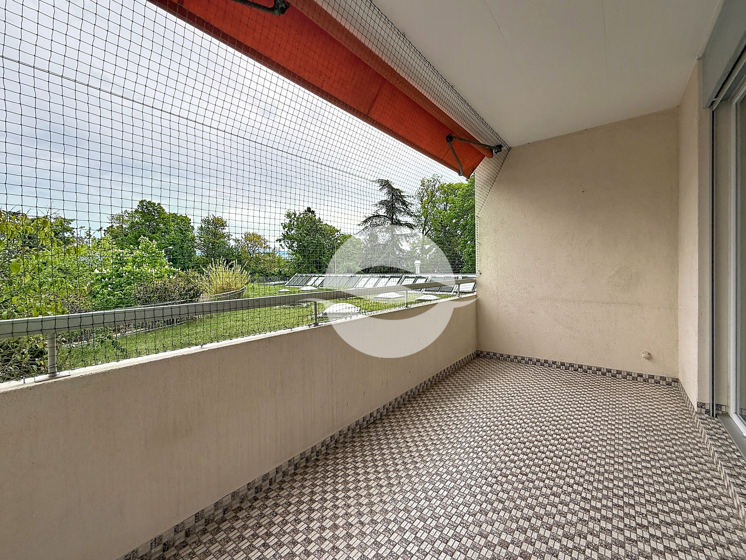 Extérieur : balcon côté lac