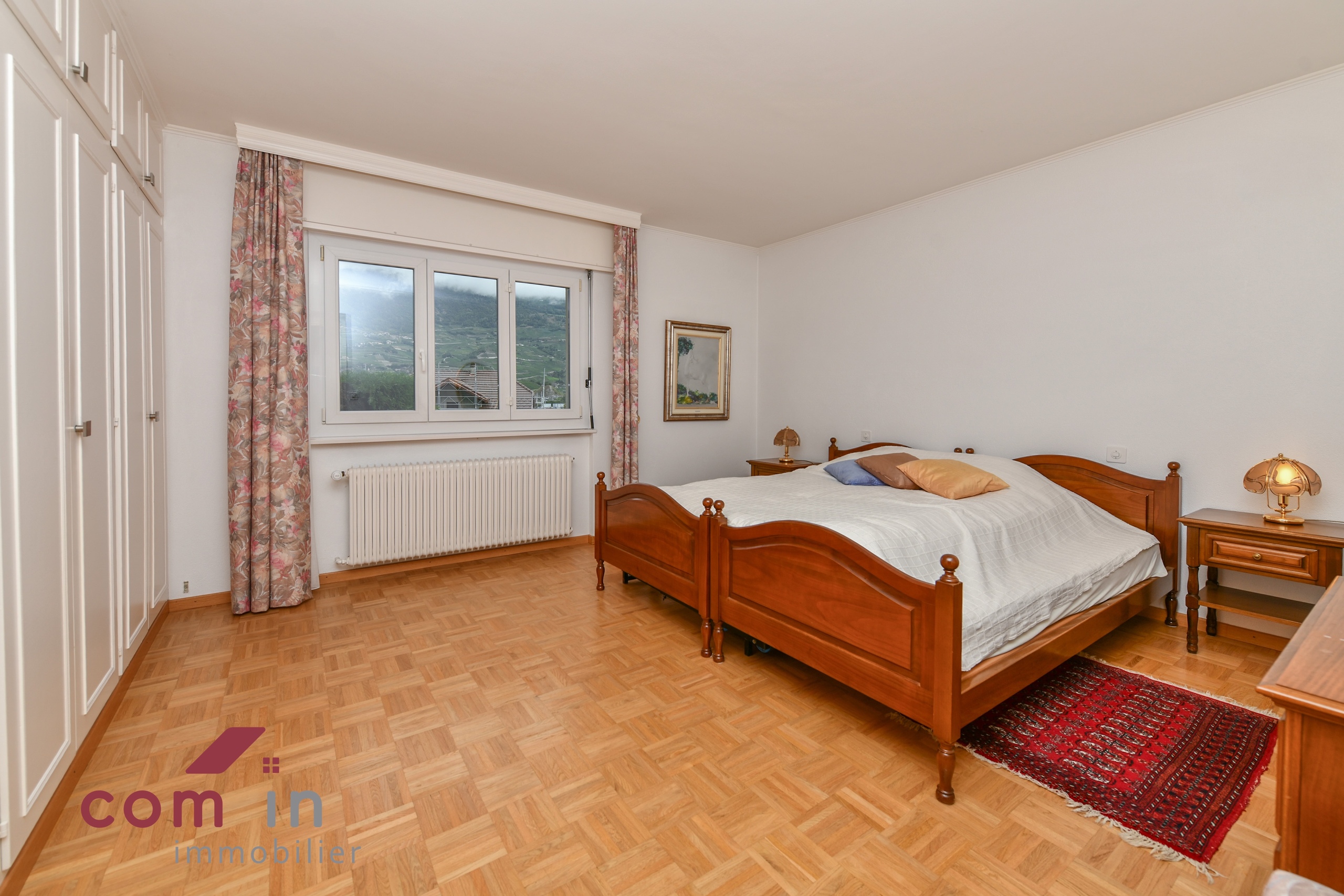 grande chambre parents de 16,8 m2 avec grandes armoires intégrées