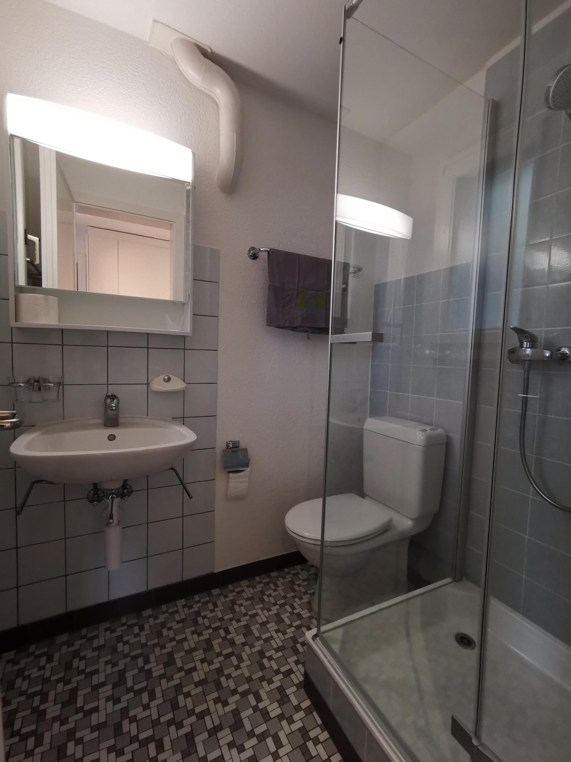 Badezimmer mit Dusche Badezimmer mit Dusche