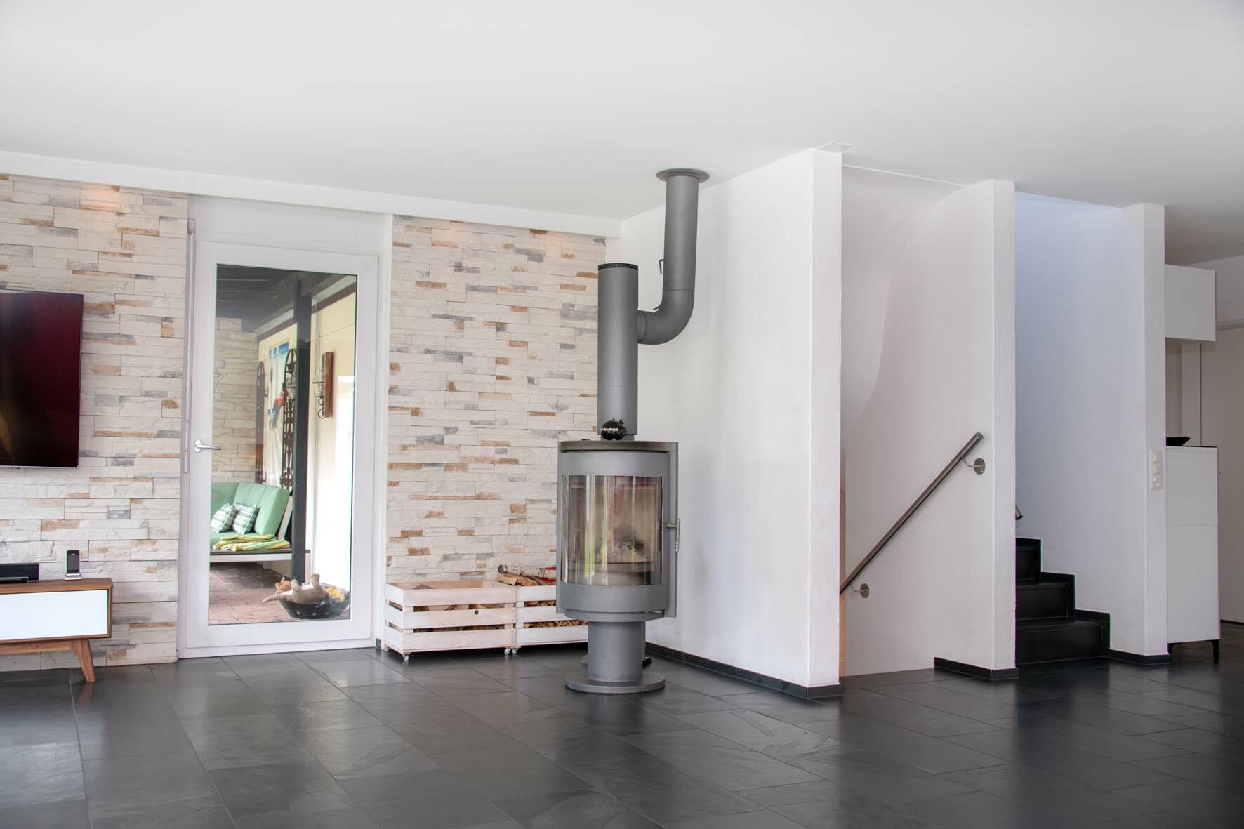 Schwedenofen und Ausgang zur Pergola