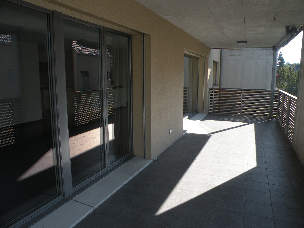 Grosser, sonniger Balkon