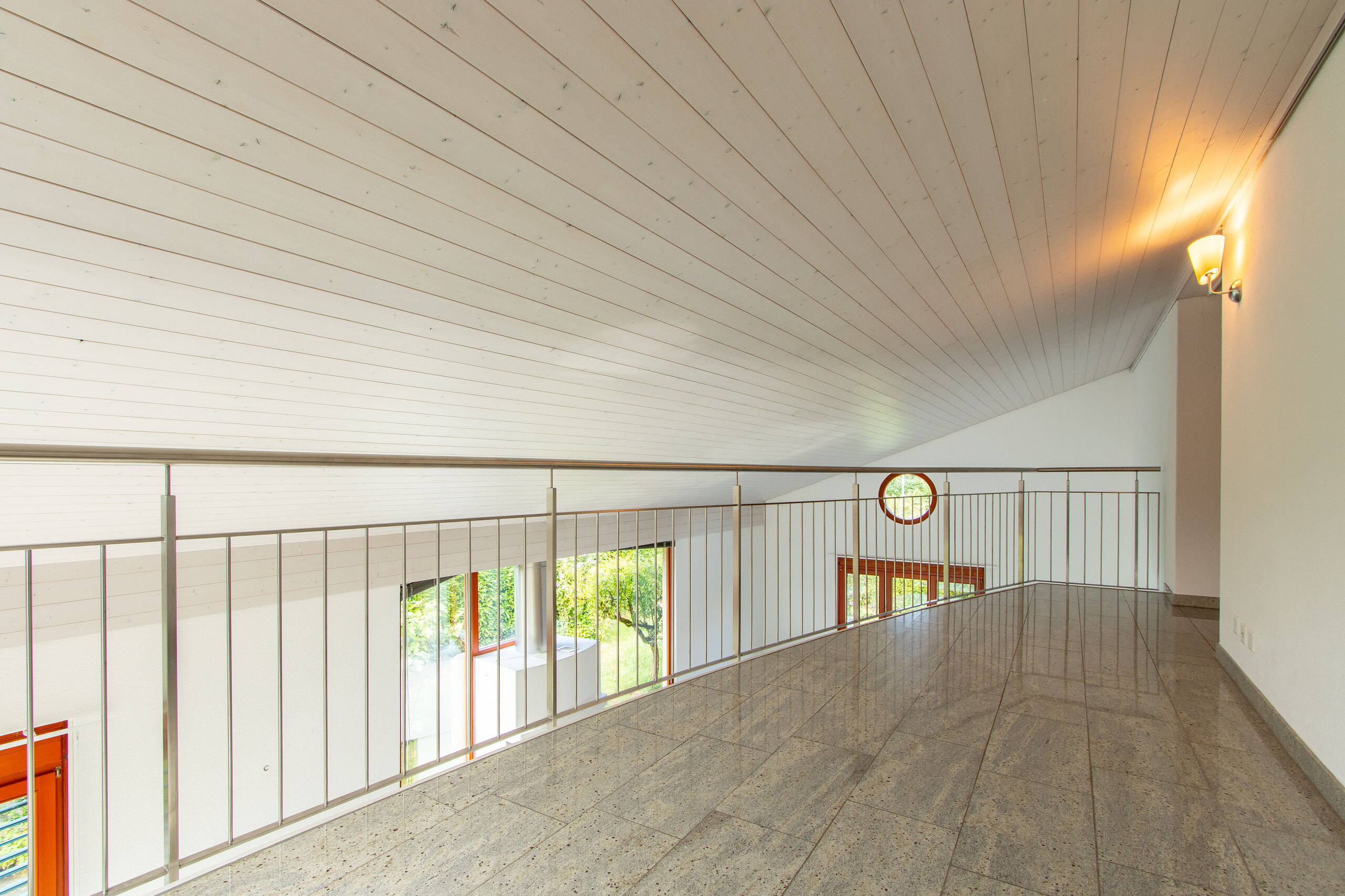 1er étage: galerie 1er étage: galerie