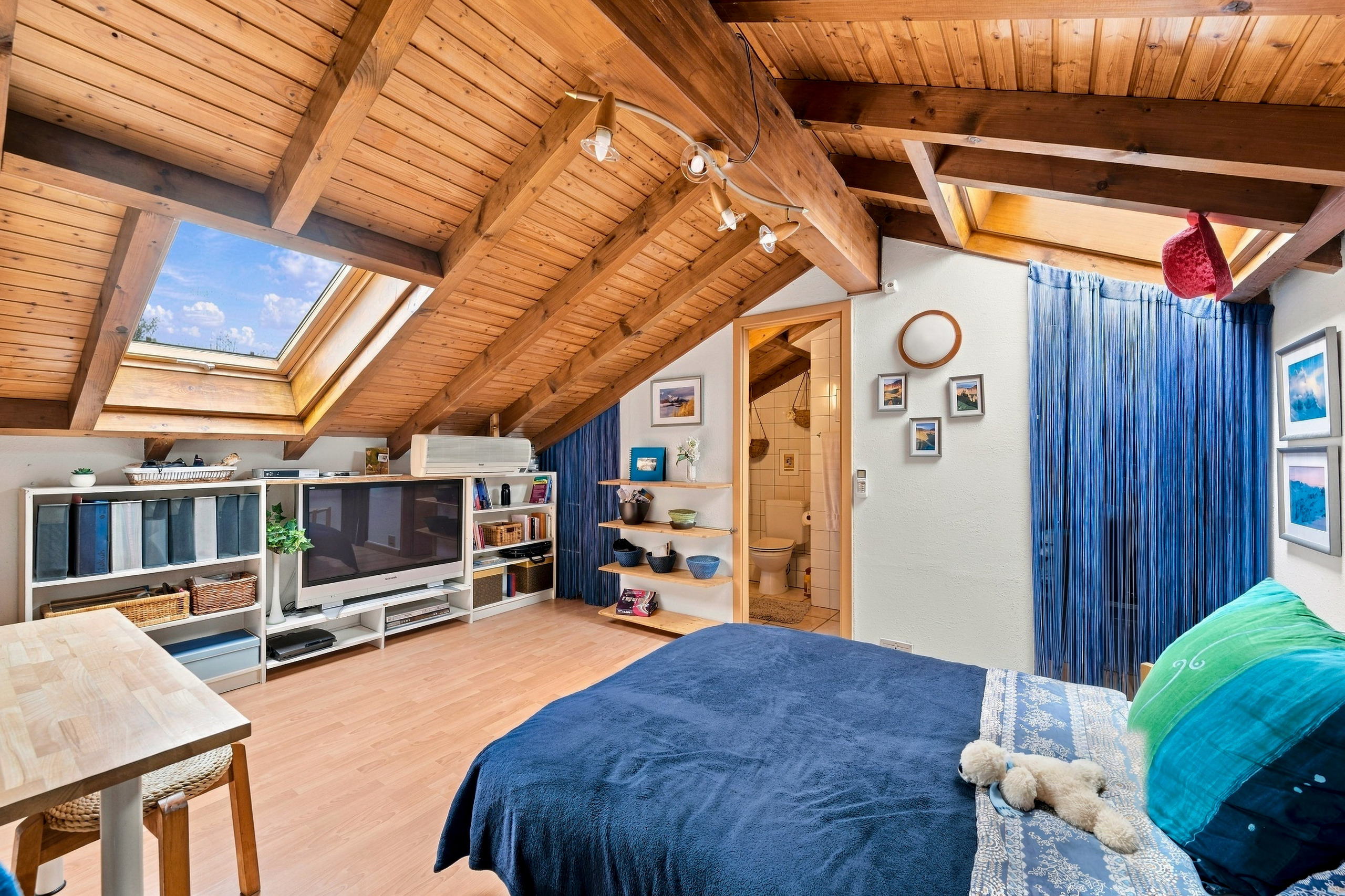 Interior view 9