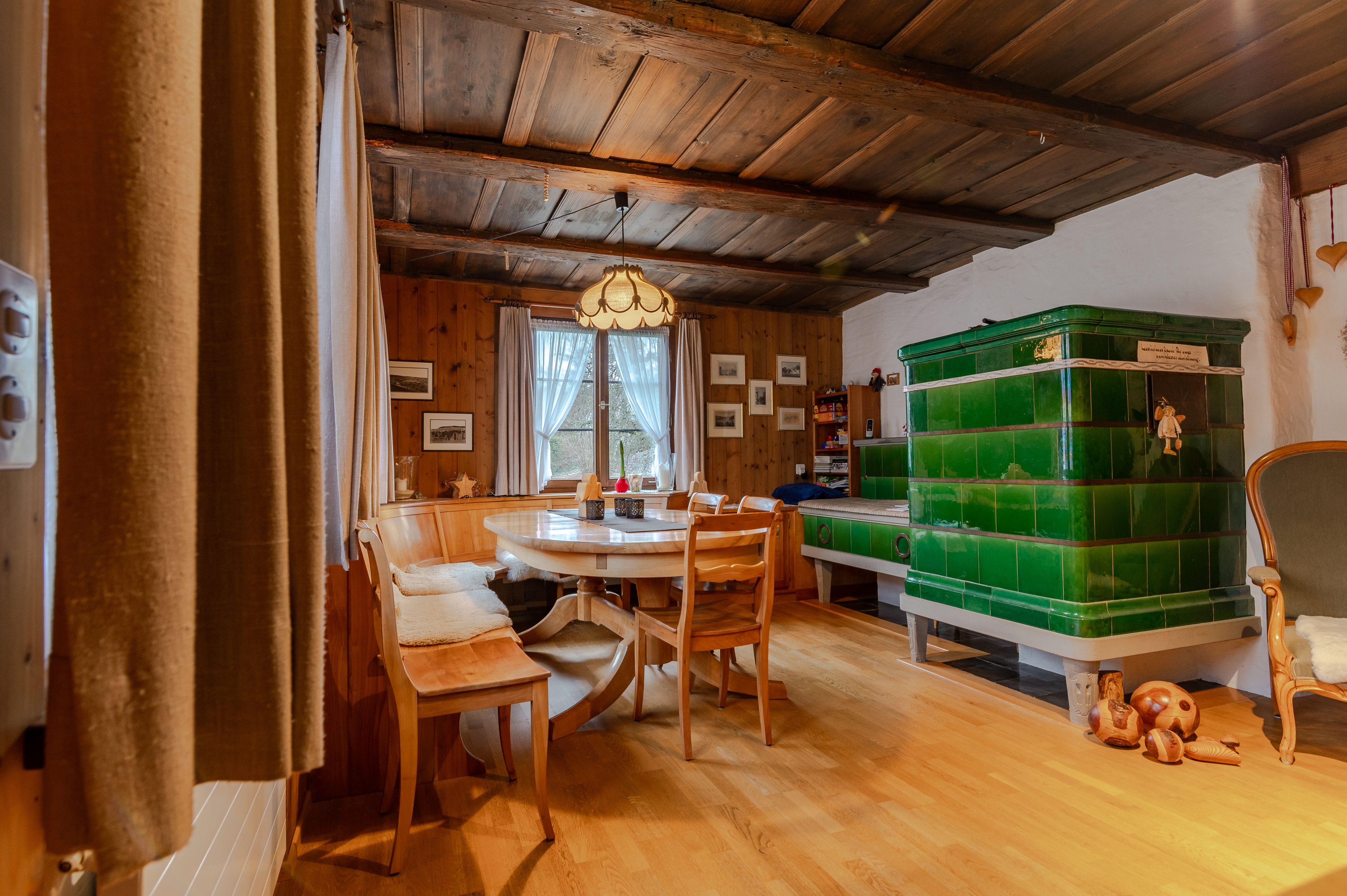 Wohnzimmer mit Kachelofen Wohnzimmer mit Kachelofen