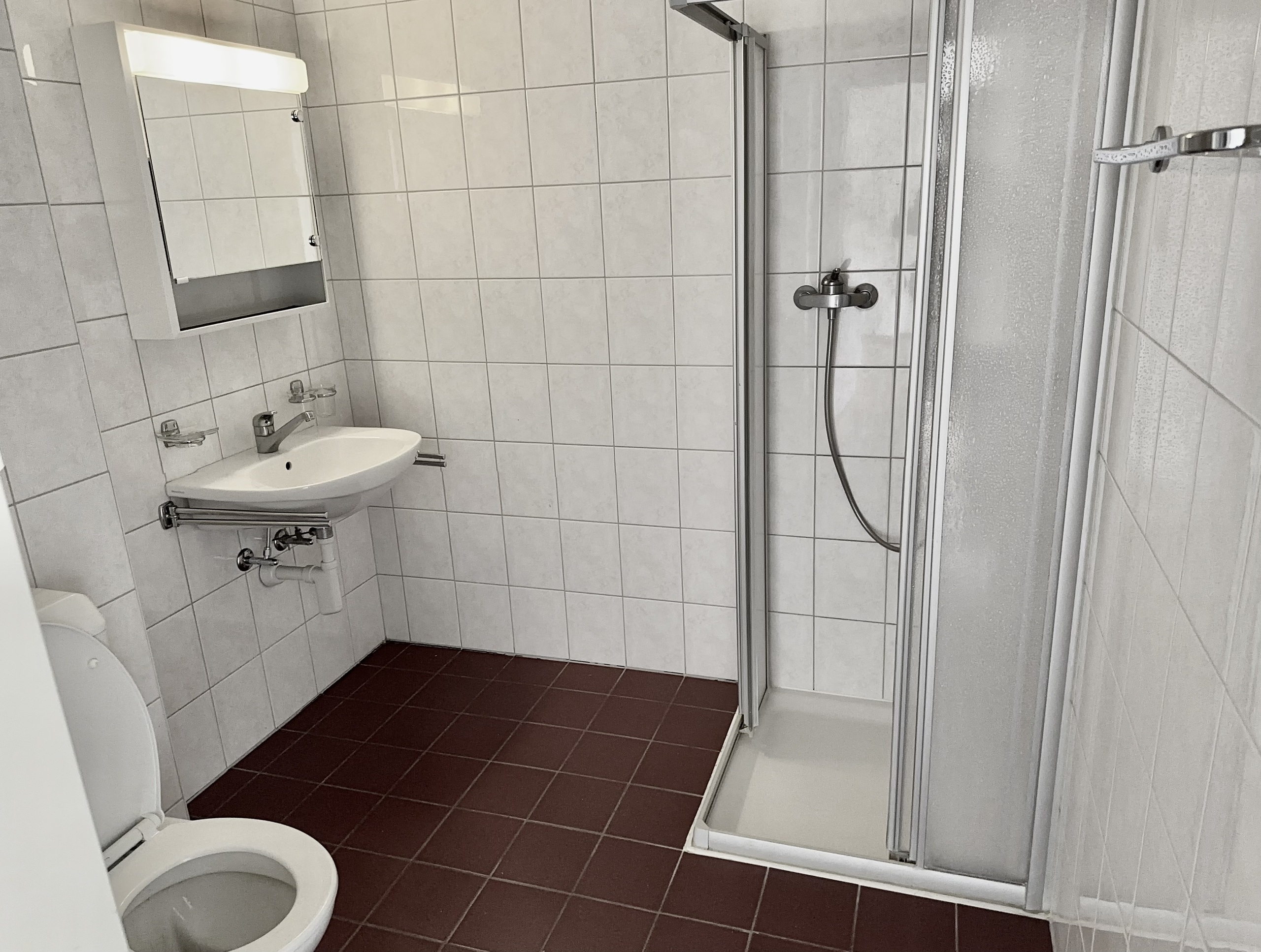 Deux salles de bain pour le 5,5 pces / baignoire- douche