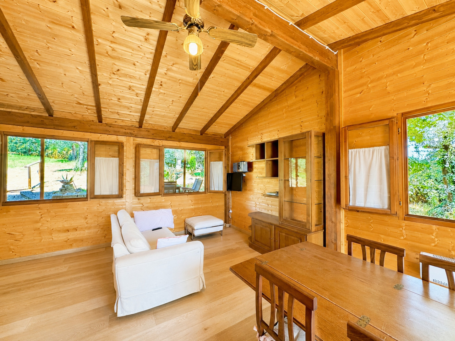 Interior view 8