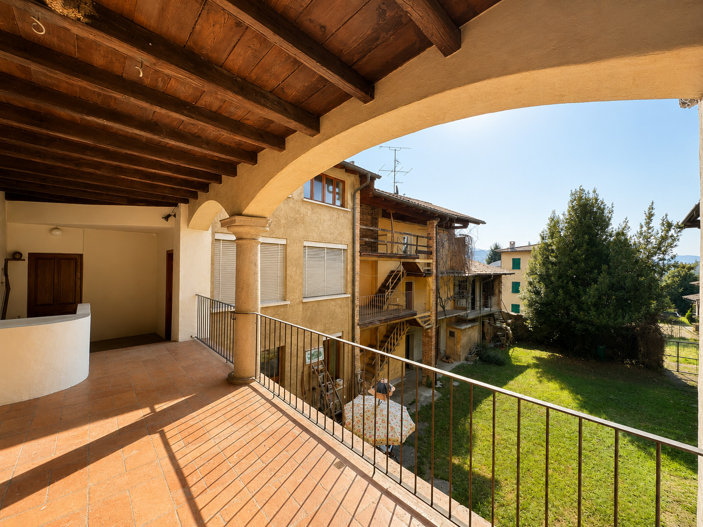 Exterior view 3