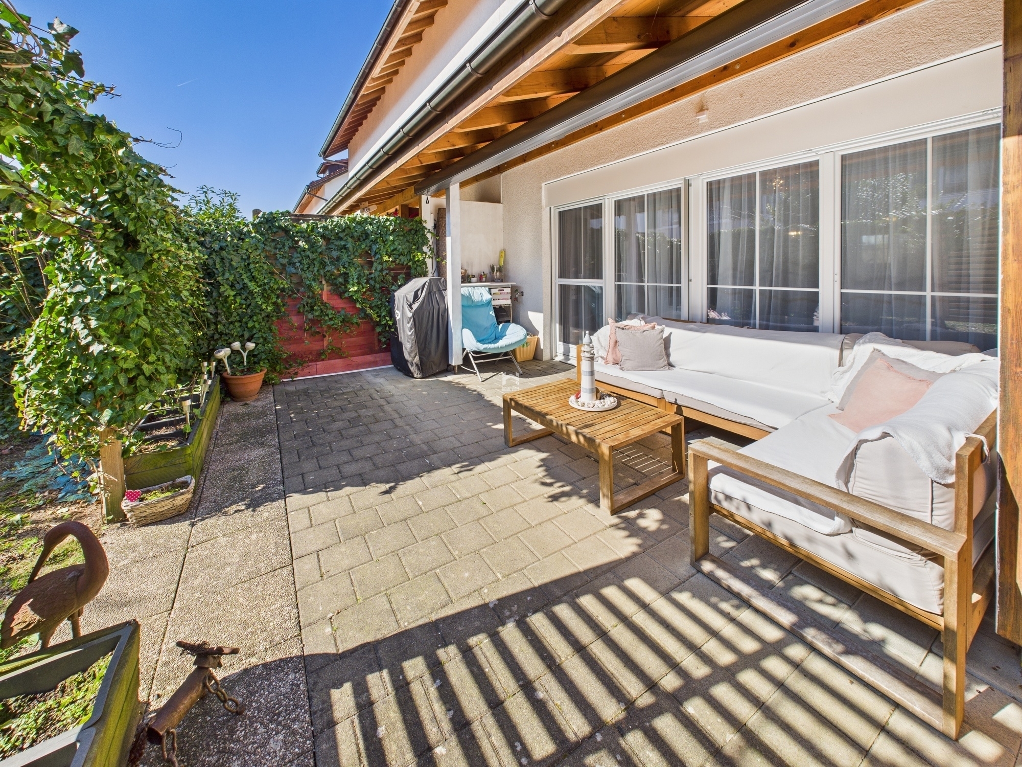 Wunderschöne Terrasse mit elektrische Markise Wunderschöne Terrasse mit elektrische Markise