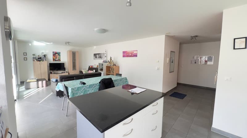 Cuisine avec îlot – plan de travail granit