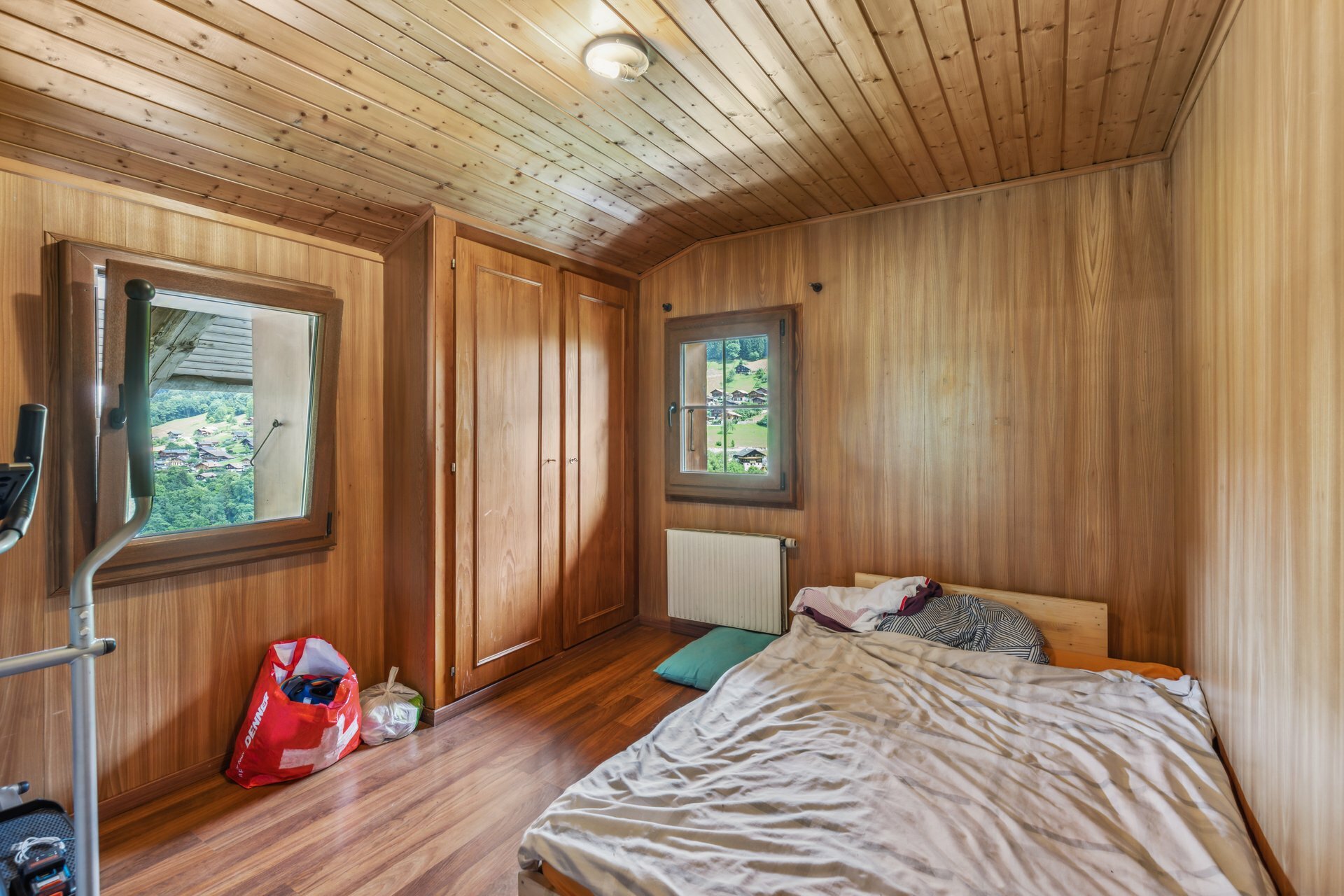 Chambre 2 - 3.5 pièces Chambre 2 - 3.5 pièces