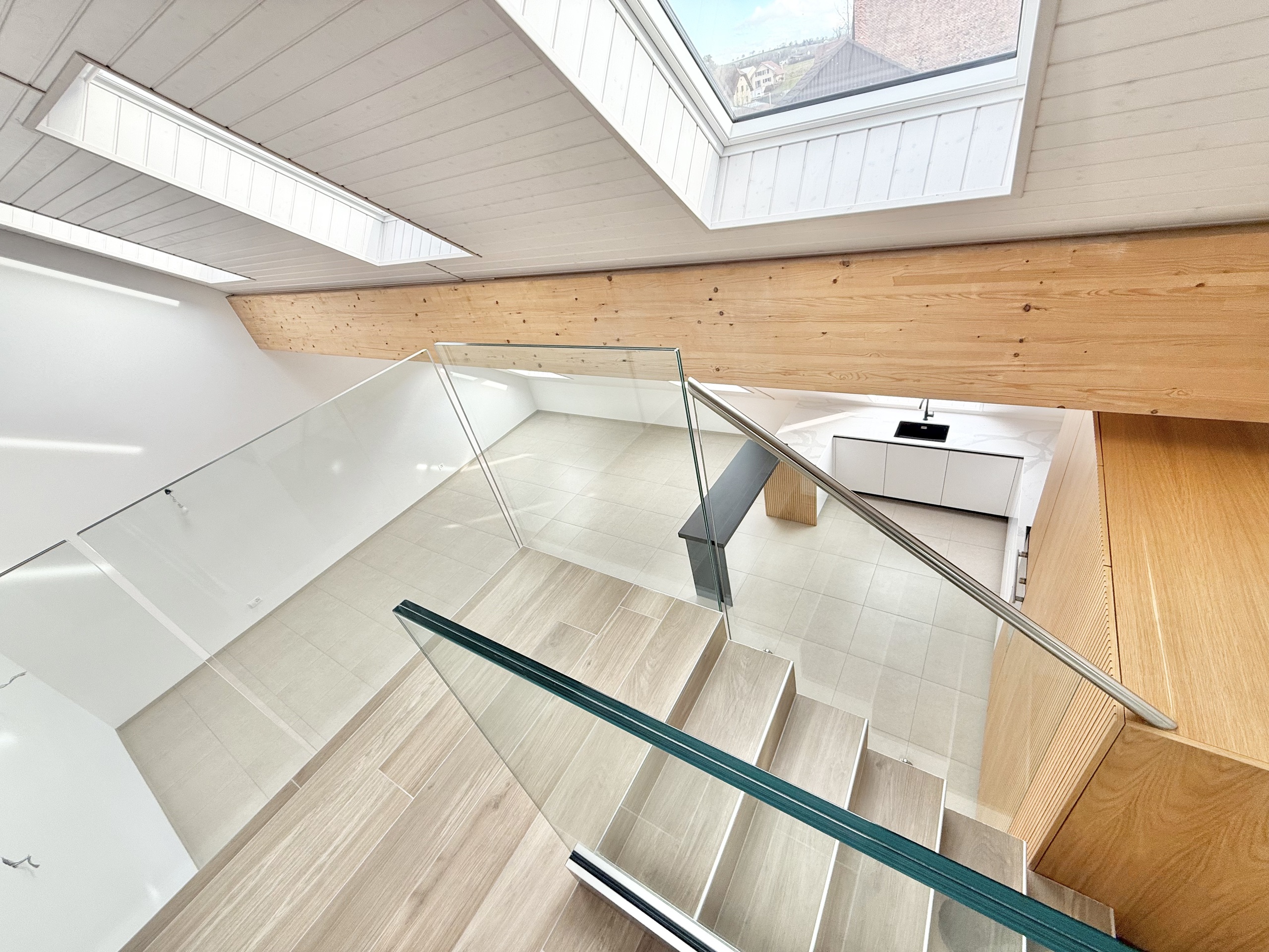 vue au salon depuis galerie