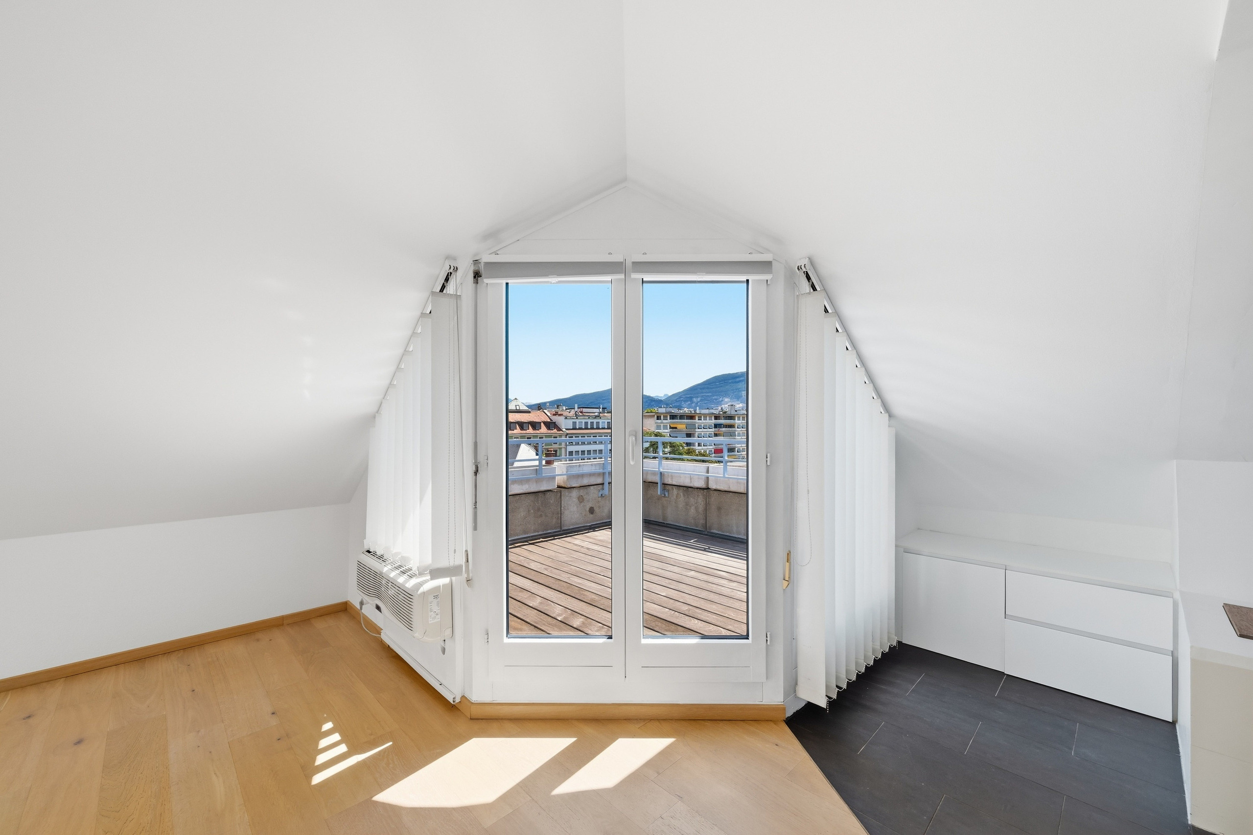 Interior view 9