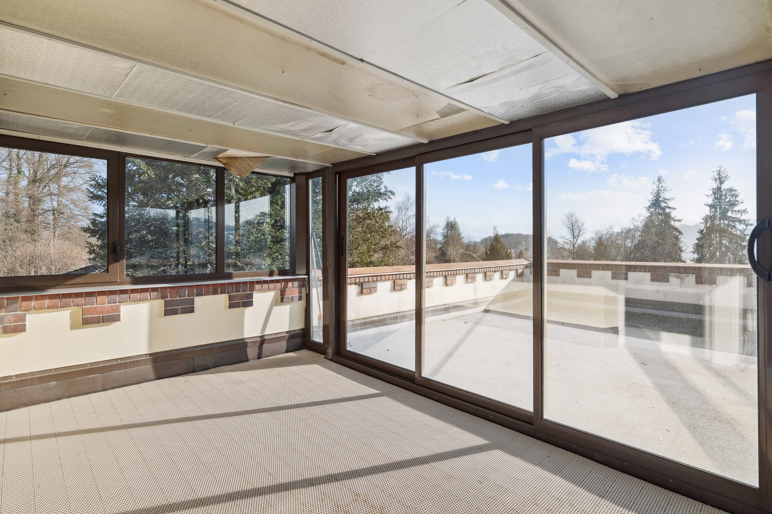 Second-floor conservatory