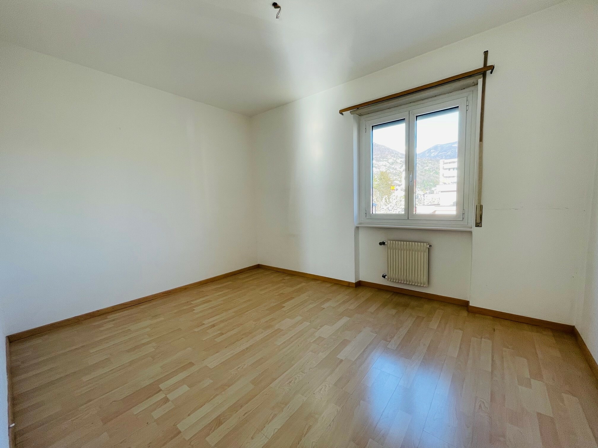 2.OG 3-Zimmer Wohnung Via Gottardo 52 Zimmer 2 2.OG 3-Zimmer Wohnung Via Gottardo 52 Zimmer 2