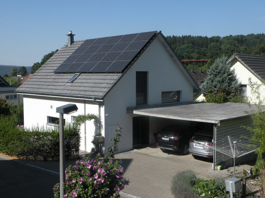 Haus mit Fotovoltaikanlage
