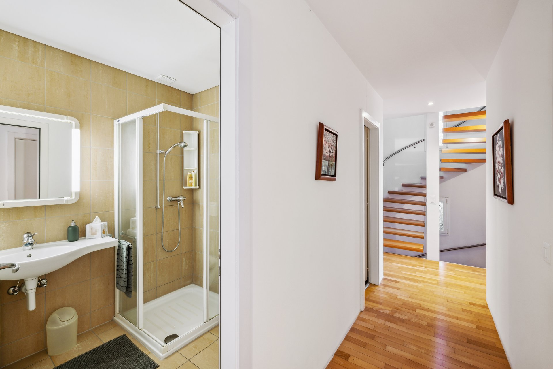 Duschraum / Treppe Duschraum / Treppe