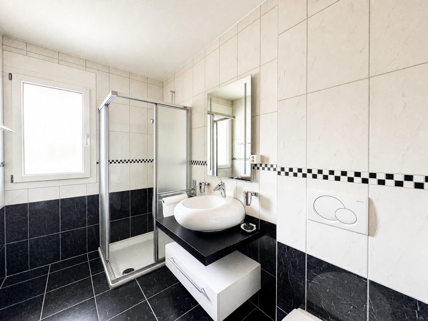 Salle de bains avec douche
