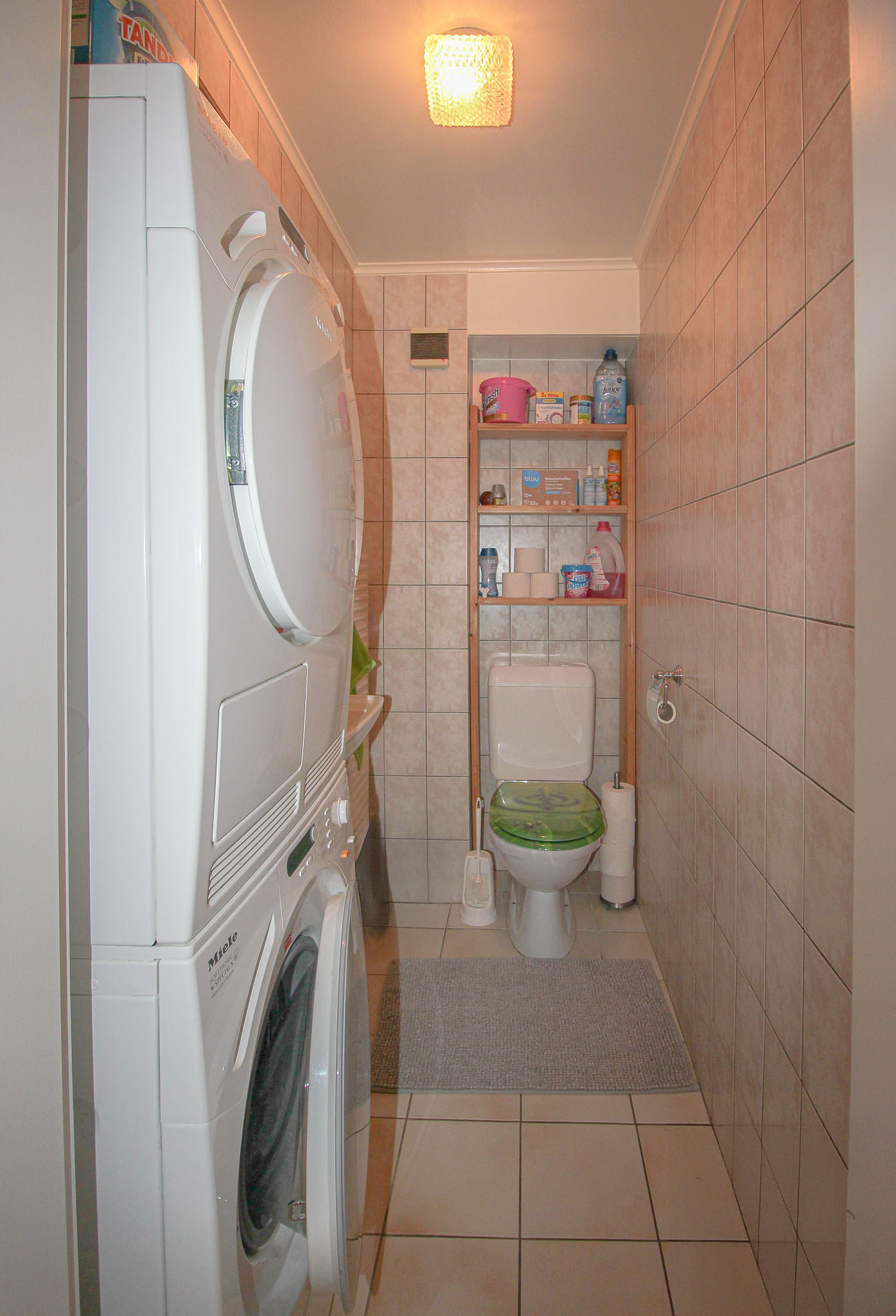 Appartement au 1er étage - WC séparé avec pré-équipement pour la colonne de lavage Appartement au 1er étage - WC séparé avec pré-équipement pour la colonne de lavage