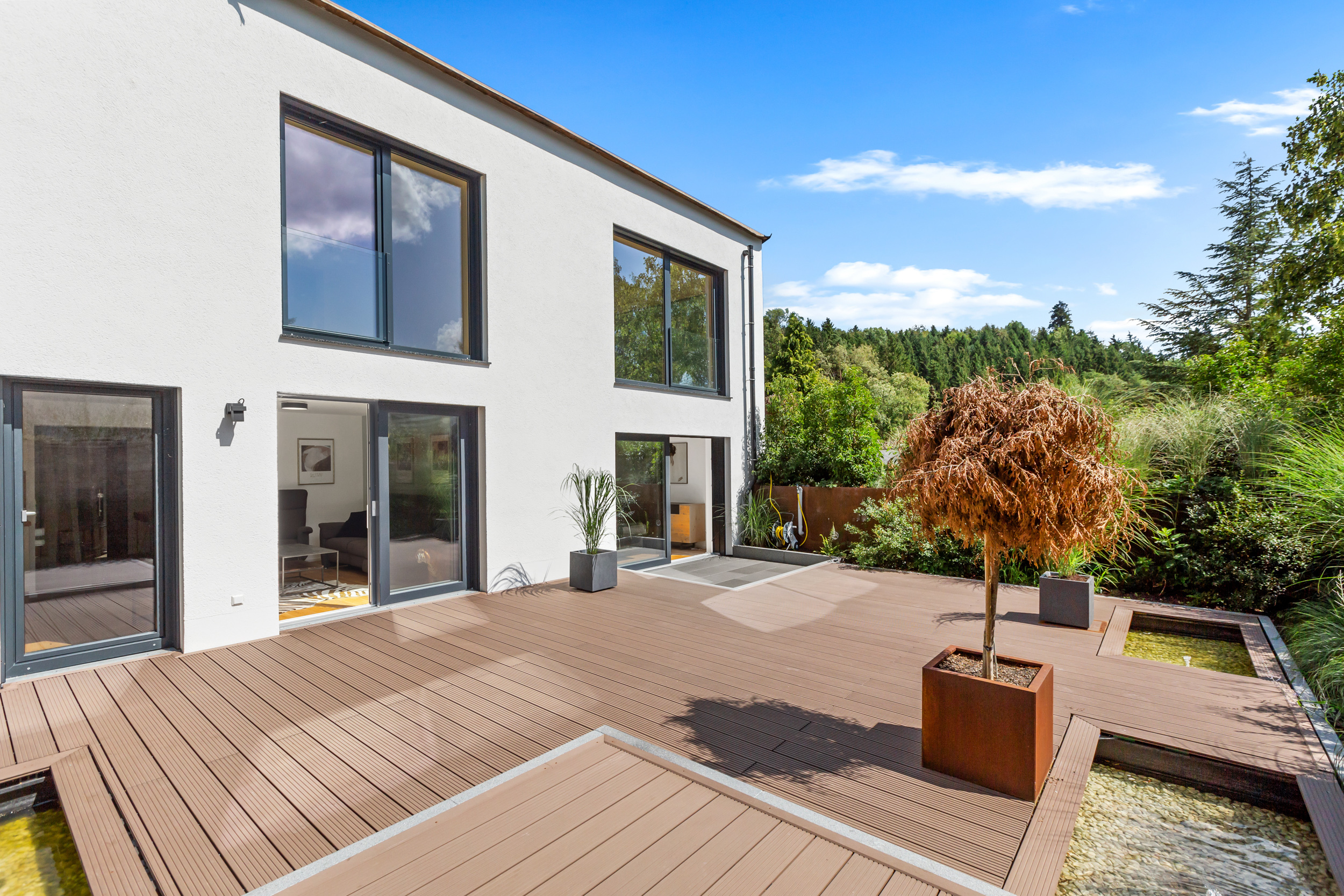 Erleben Sie den magischen Zauber dieses Wohntraums mit sonnenverwöhnter Terrasse.