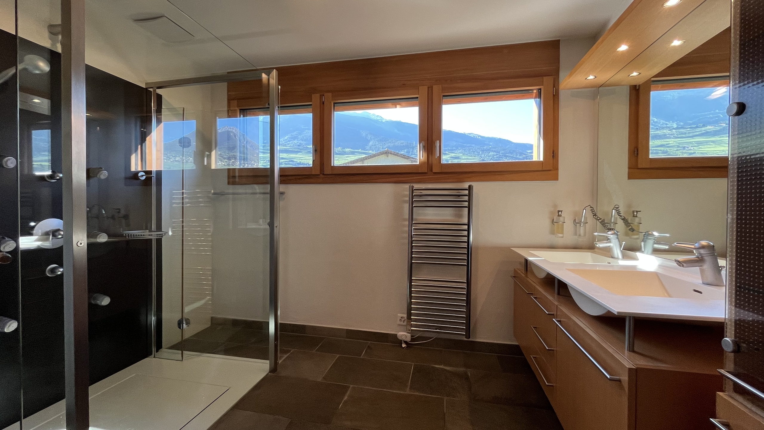 salle d'eau privée de la suite parentale avec wc séparé salle d'eau privée de la suite parentale avec wc séparé