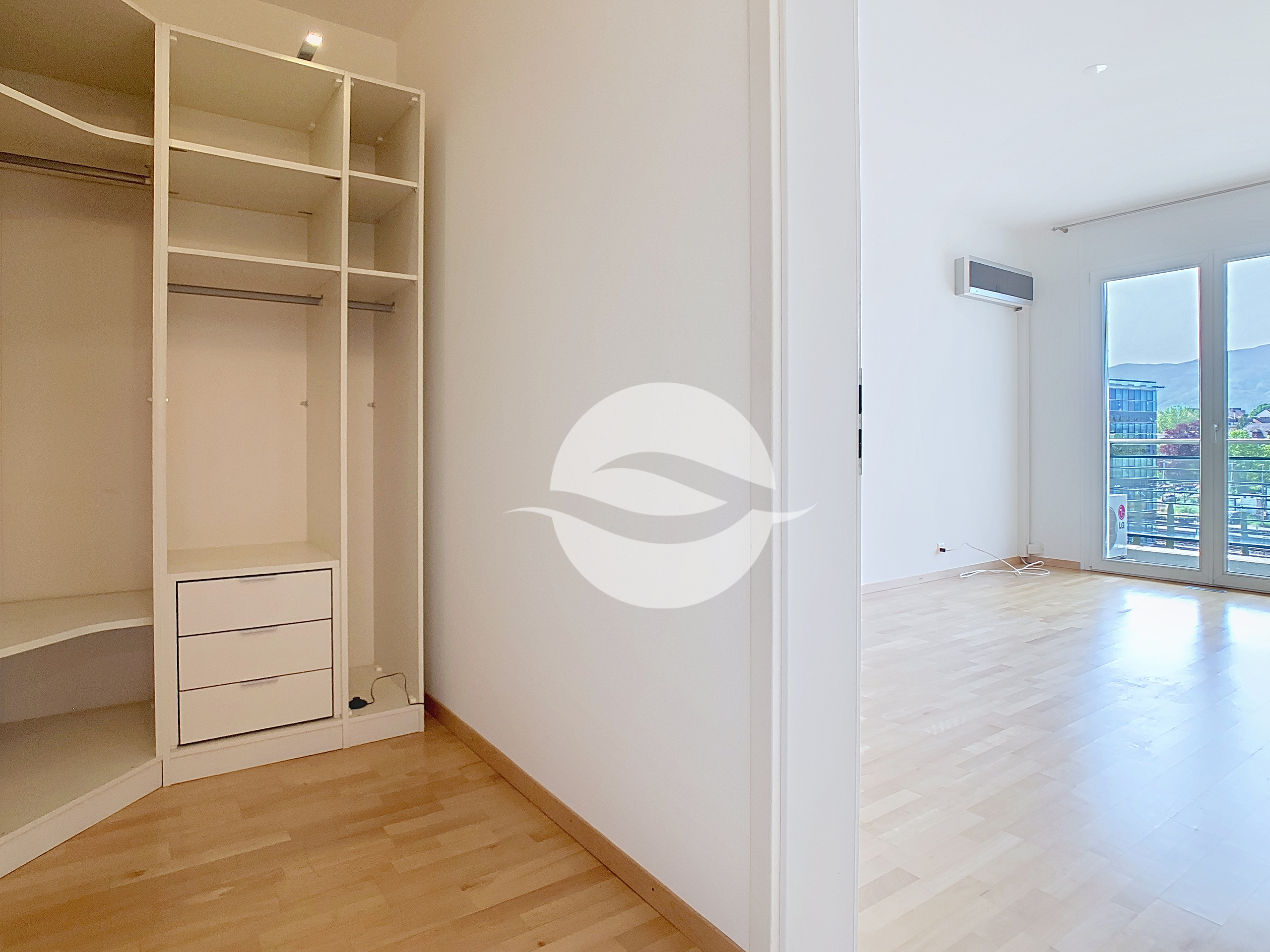 Chambre parentale avec dressing, balcon et salle de bains privée