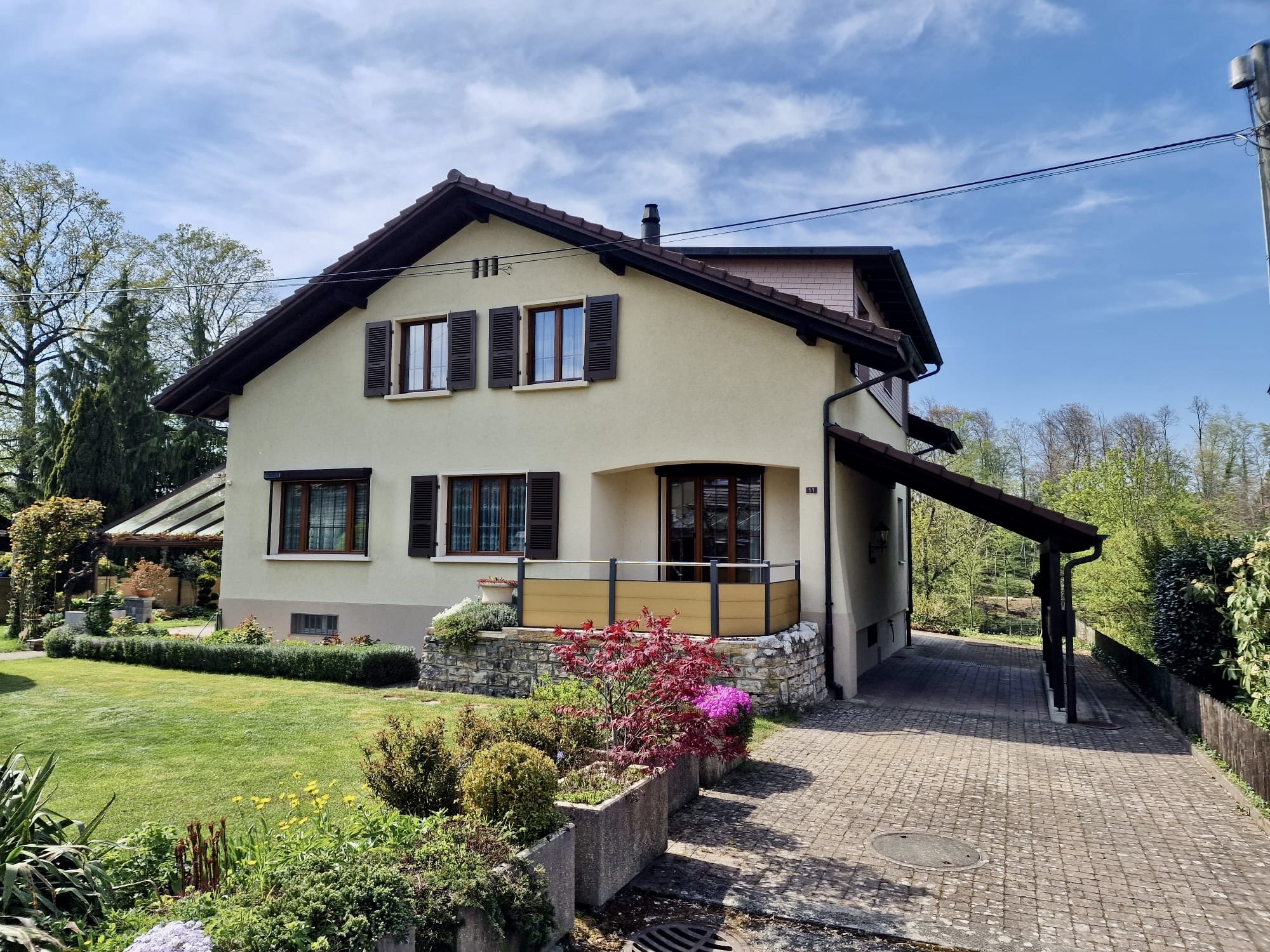 Aussenansicht mit Carport
