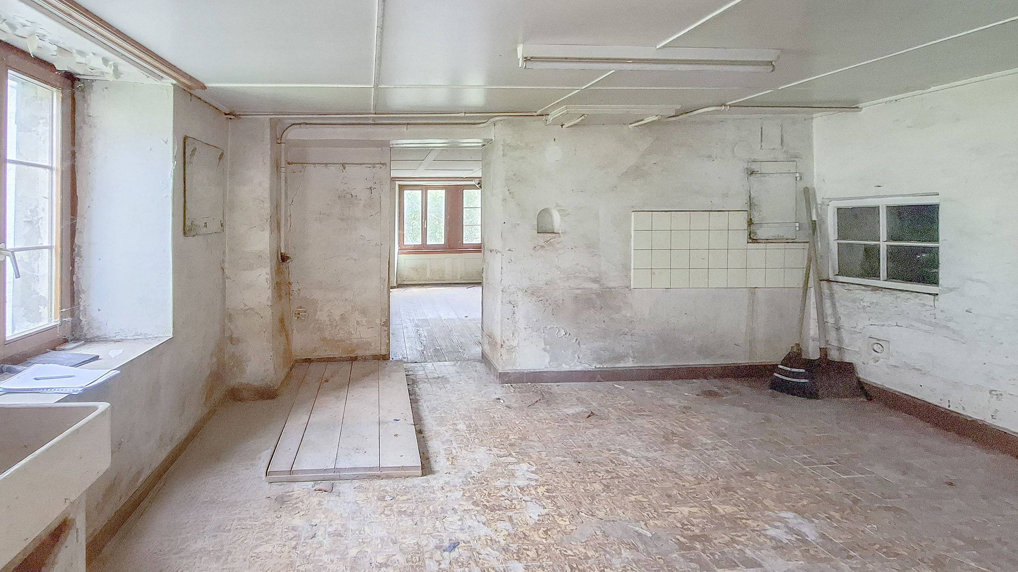 Maison attenante - local avec accès dircet au Sud