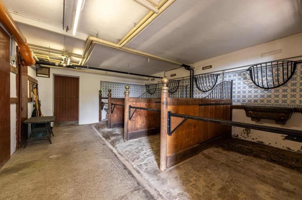 Anciens boxes pour chevaux