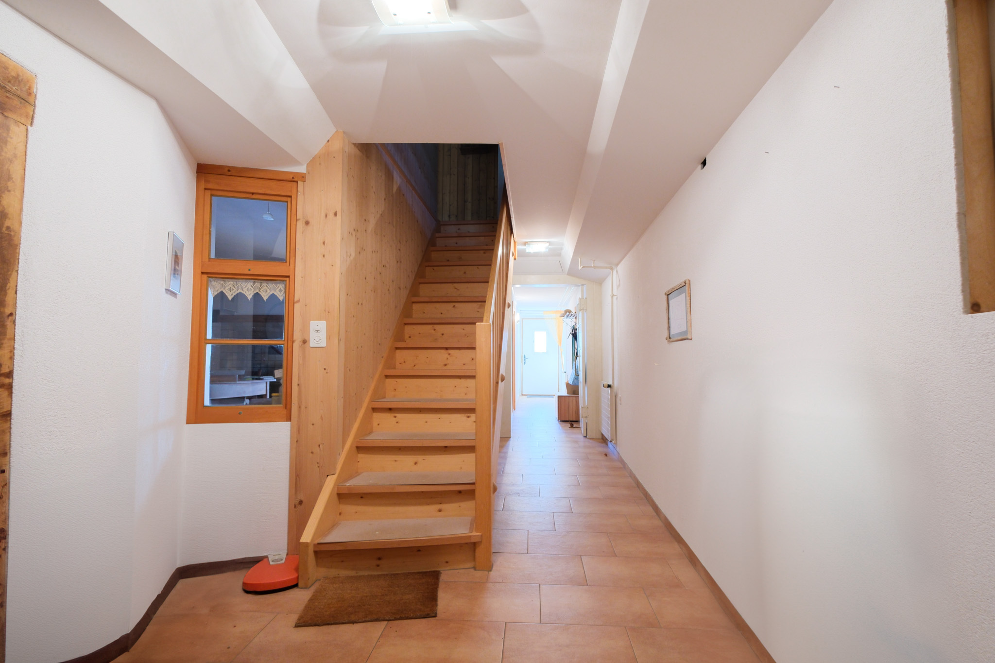 Korridor / Flur / EG / Treppenaufgang OG