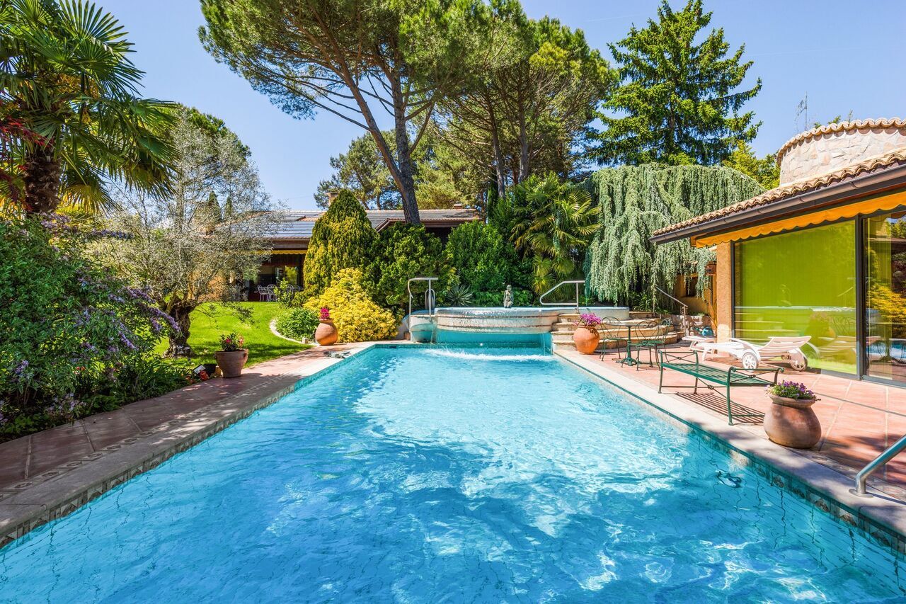 Pool-house, piscine et jacuzzi