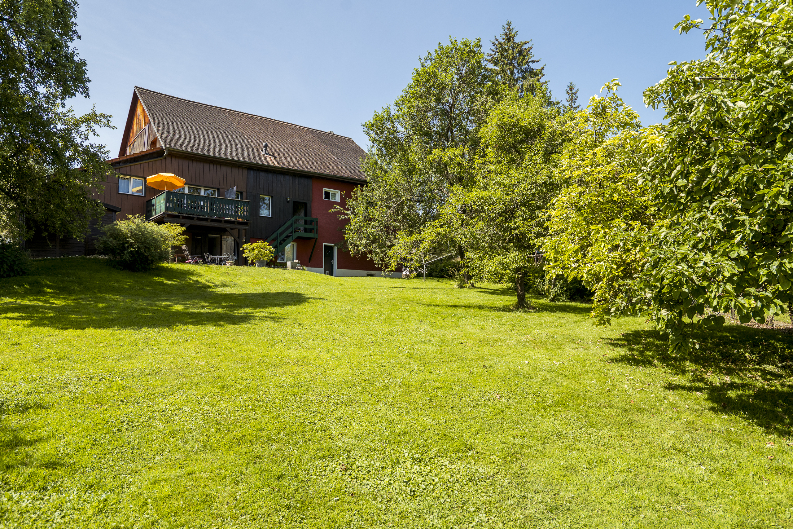 Face nord du bâtiment depuis le jardin