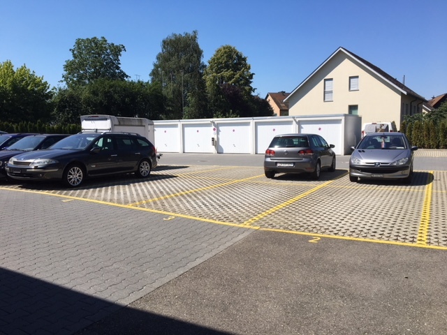 Garagen und Parkplätze